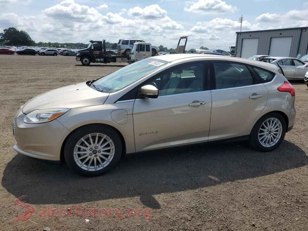 2017 FORD FOCUS — VIN 1FADP3R43HL228398