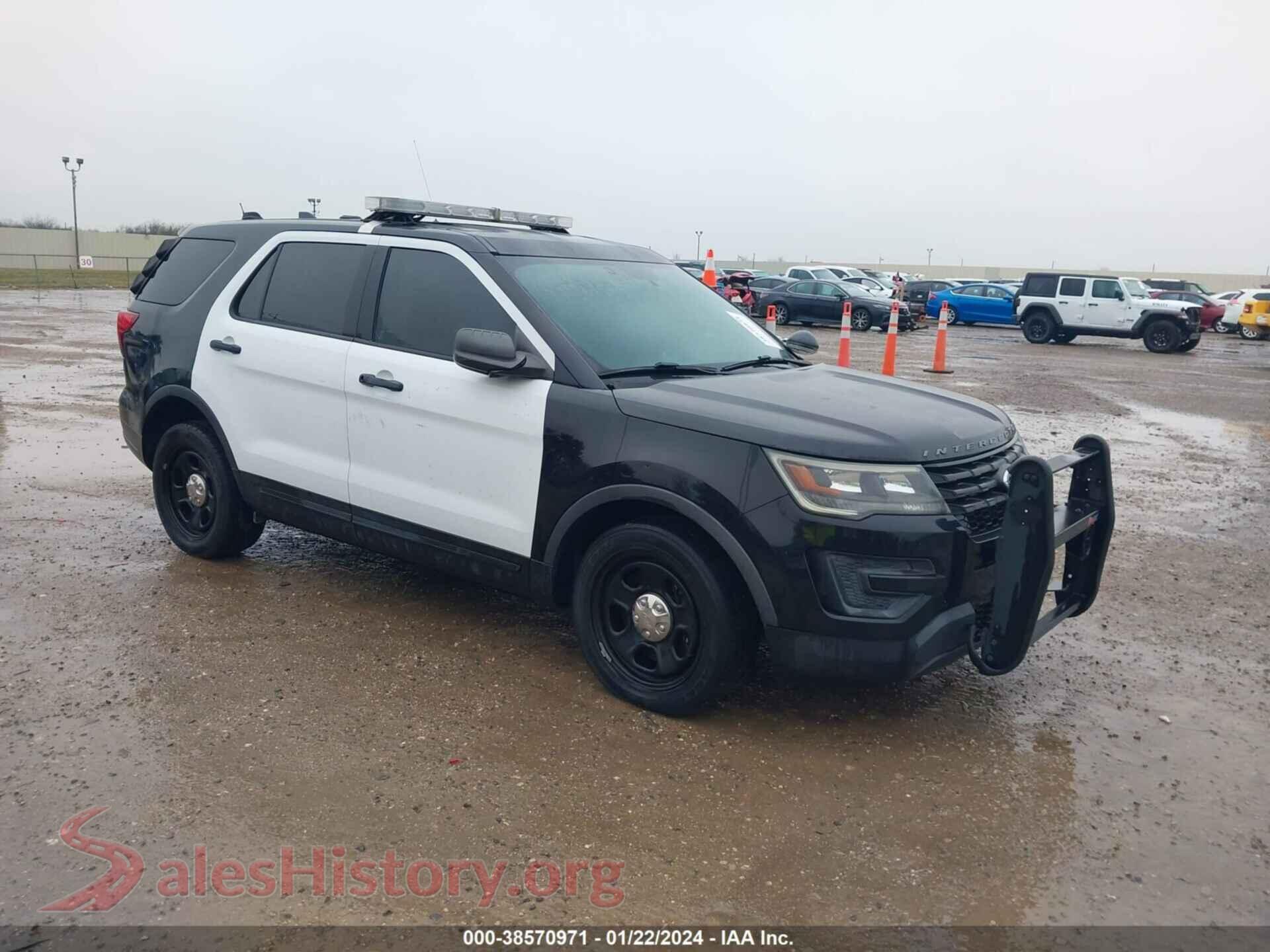2018 FORD POLICE INTERCEPTOR UTILITY — VIN 1FM5K8AT1JGB19087
