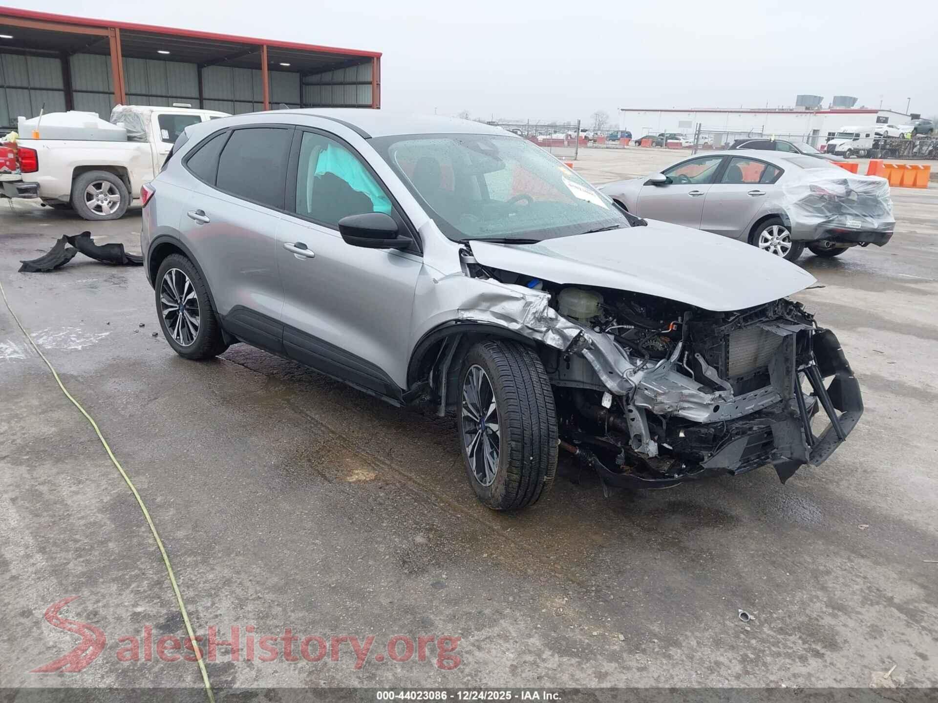 2022 FORD ESCAPE — VIN 1FMCU0G60NUB93323