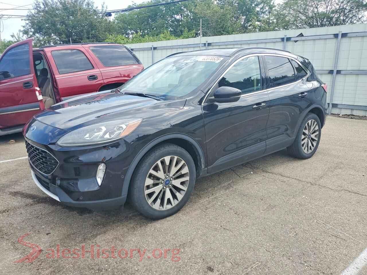 2020 FORD ESCAPE — VIN 1FMCU9J94LUB10612
