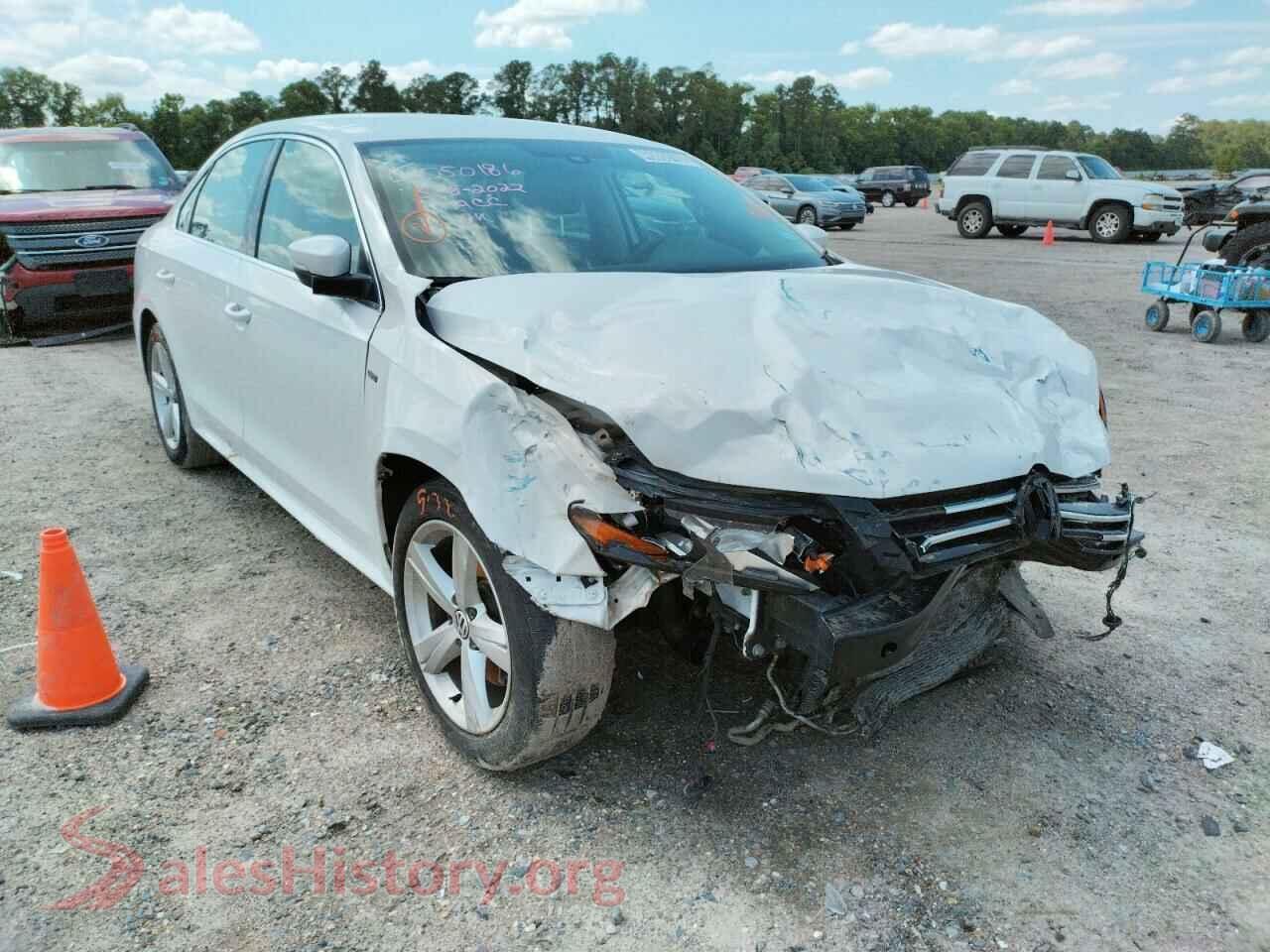 2015 VOLKSWAGEN PASSAT — VIN 1VWAT7A37FC102722