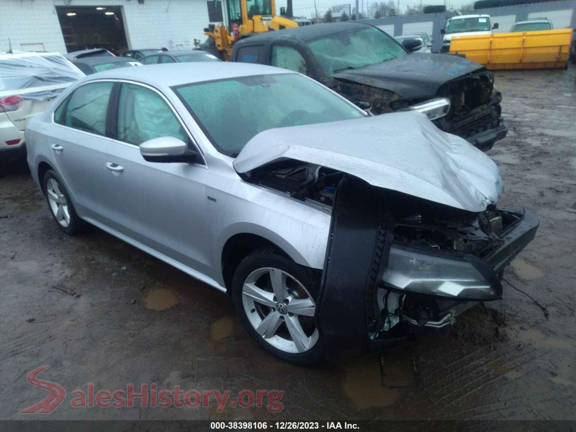 2015 VOLKSWAGEN PASSAT — VIN 1VWAT7A37FC115857