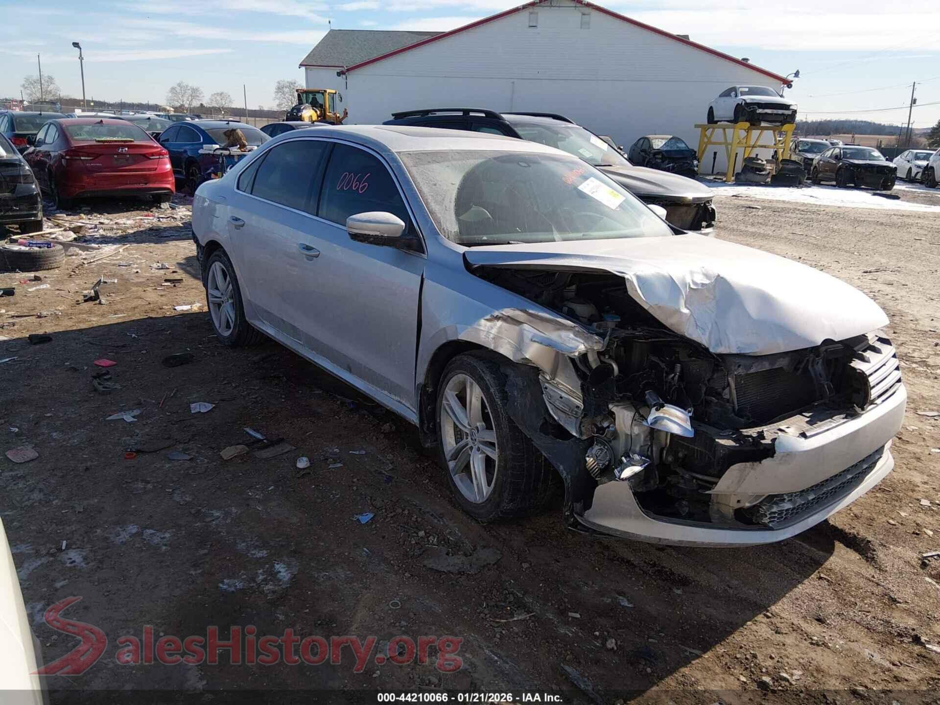 2015 VOLKSWAGEN PASSAT — VIN 1VWBV7A39FC082956