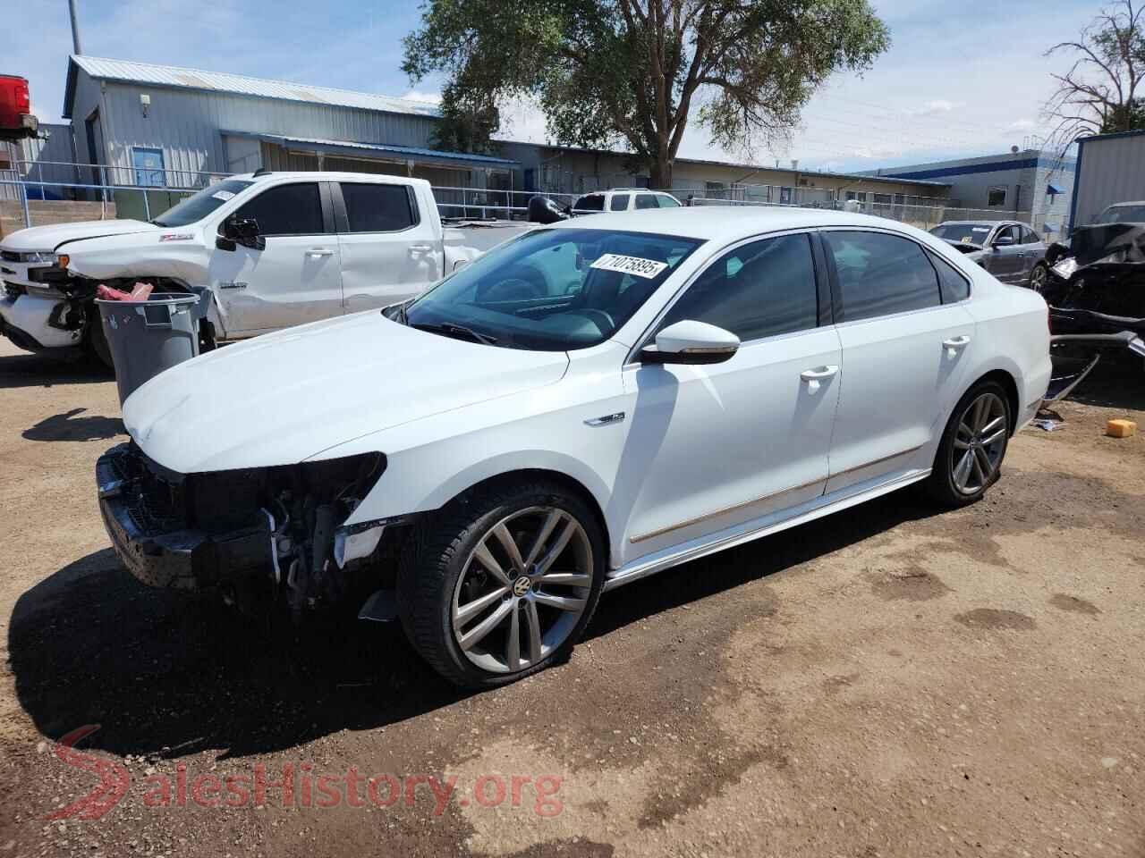 2017 VOLKSWAGEN PASSAT — VIN 1VWDT7A33HC017750