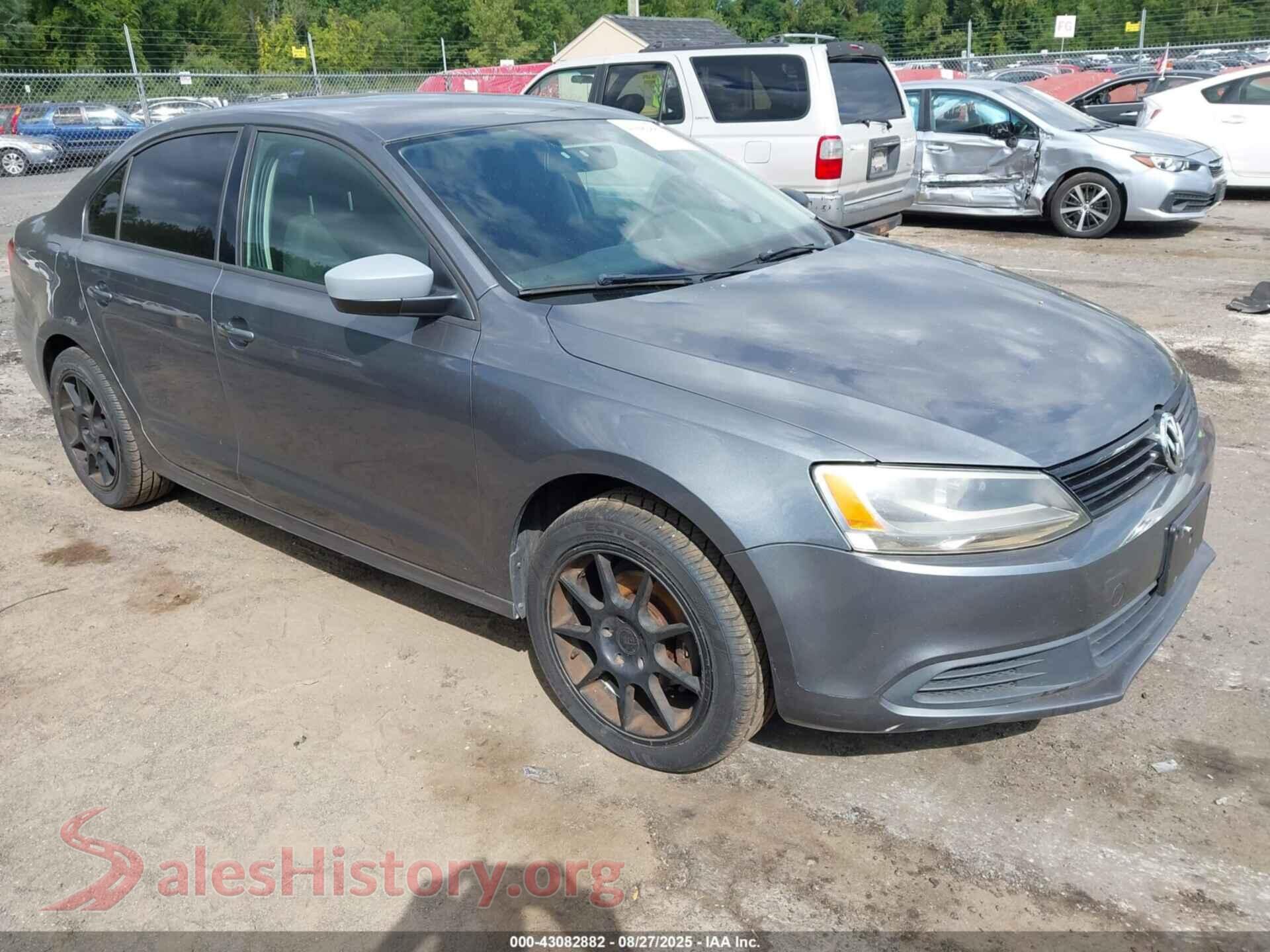 2014 VOLKSWAGEN JETTA — VIN 3VW2K7AJXEM253749
