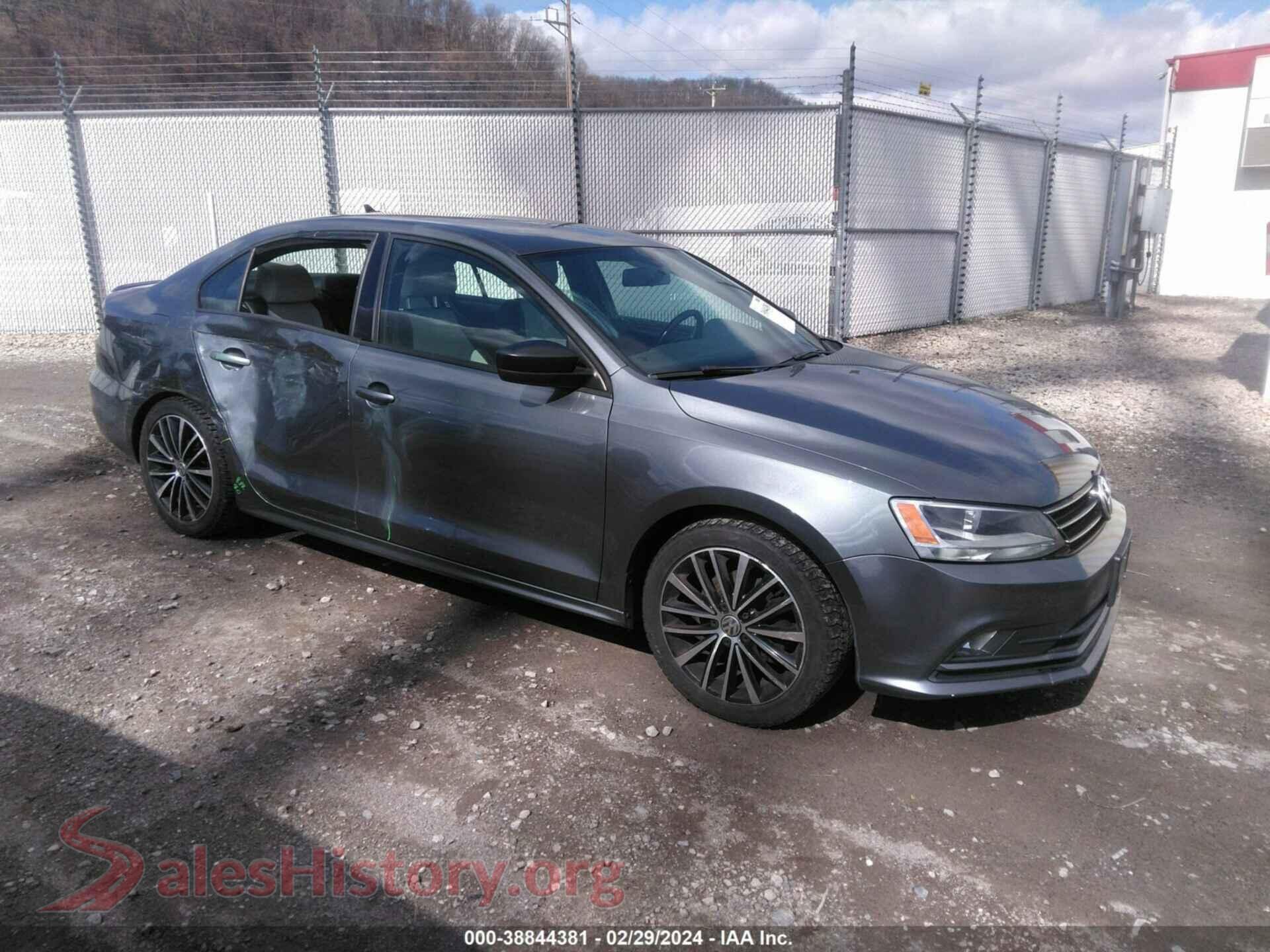 2016 VOLKSWAGEN JETTA — VIN 3VWD17AJXGM273370