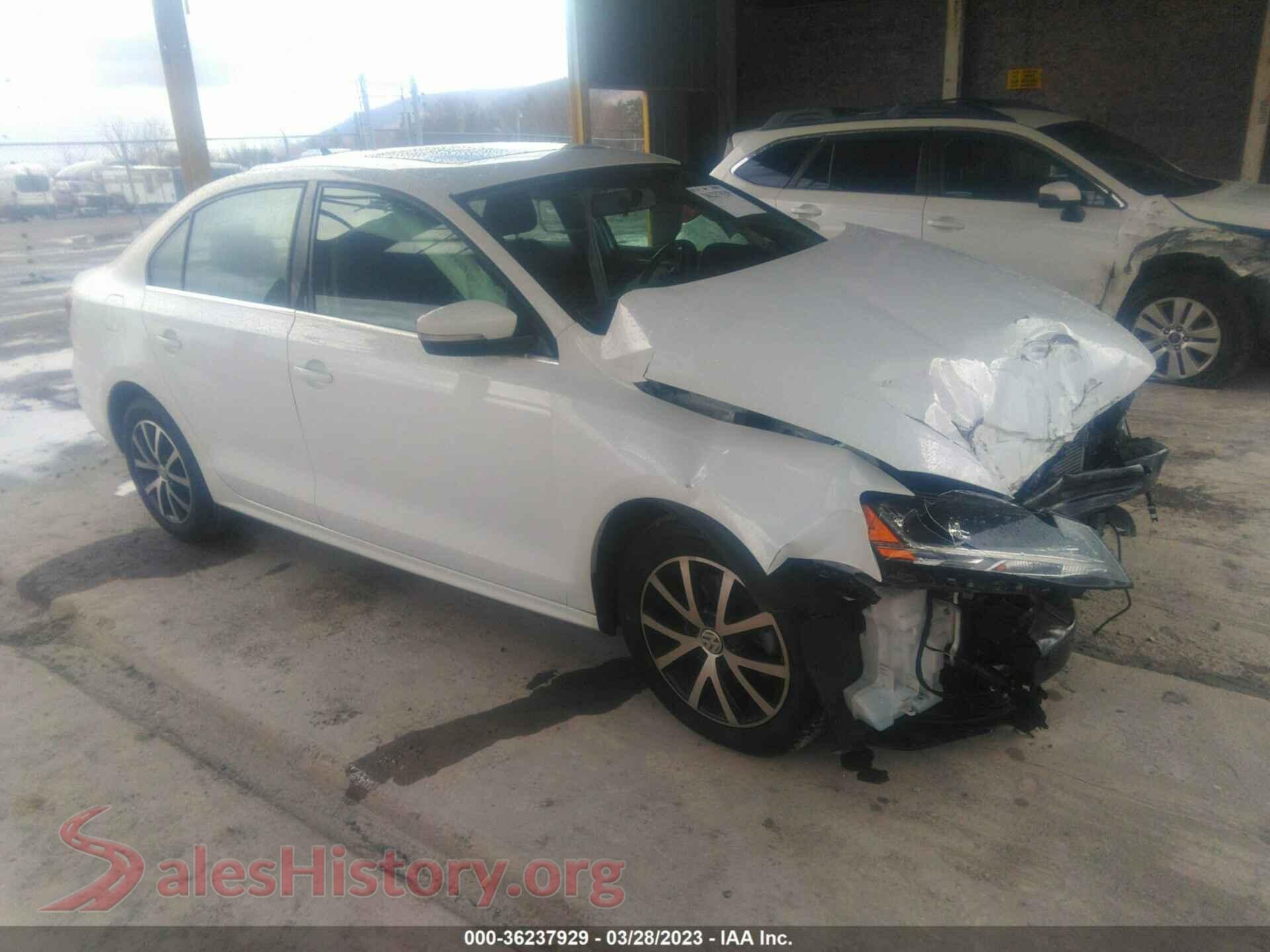 2017 VOLKSWAGEN JETTA — VIN 3VWDB7AJ1HM398577