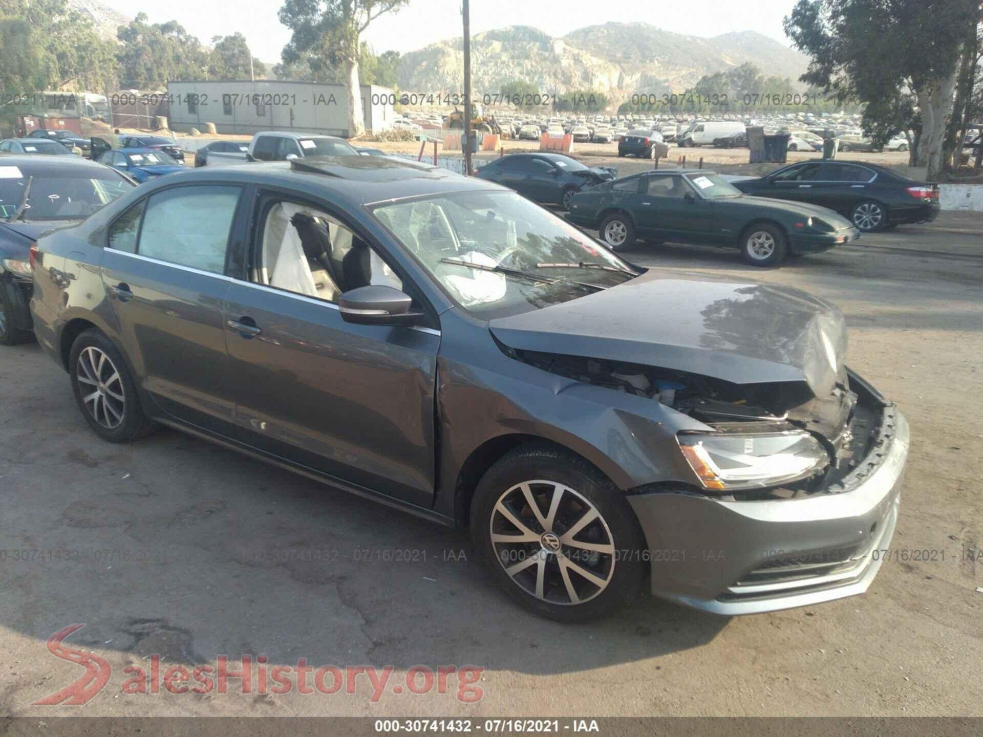 2017 VOLKSWAGEN JETTA — VIN 3VWDB7AJ6HM372492