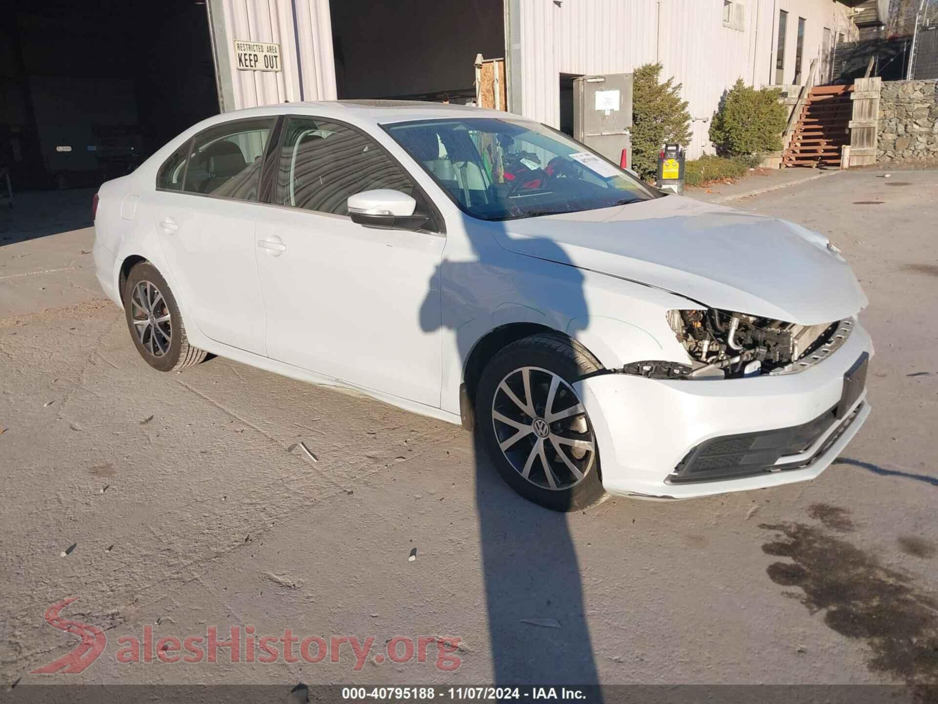 2017 VOLKSWAGEN JETTA — VIN 3VWDB7AJ8HM379993