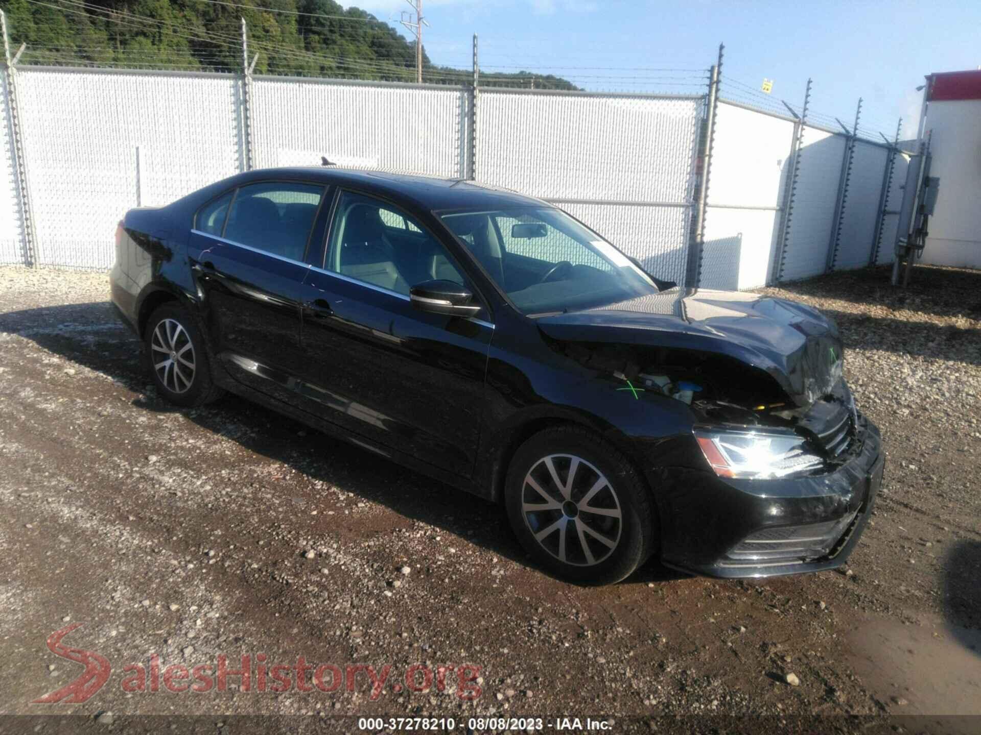 2018 VOLKSWAGEN JETTA — VIN 3VWDB7AJ8JM211423