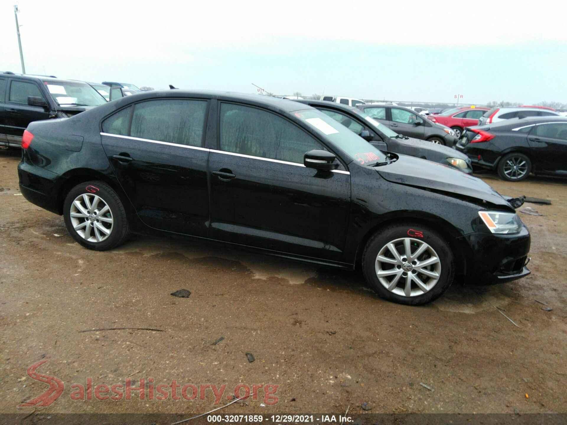 2013 VOLKSWAGEN JETTA SEDAN — VIN 3VWDX7AJ7DM374392