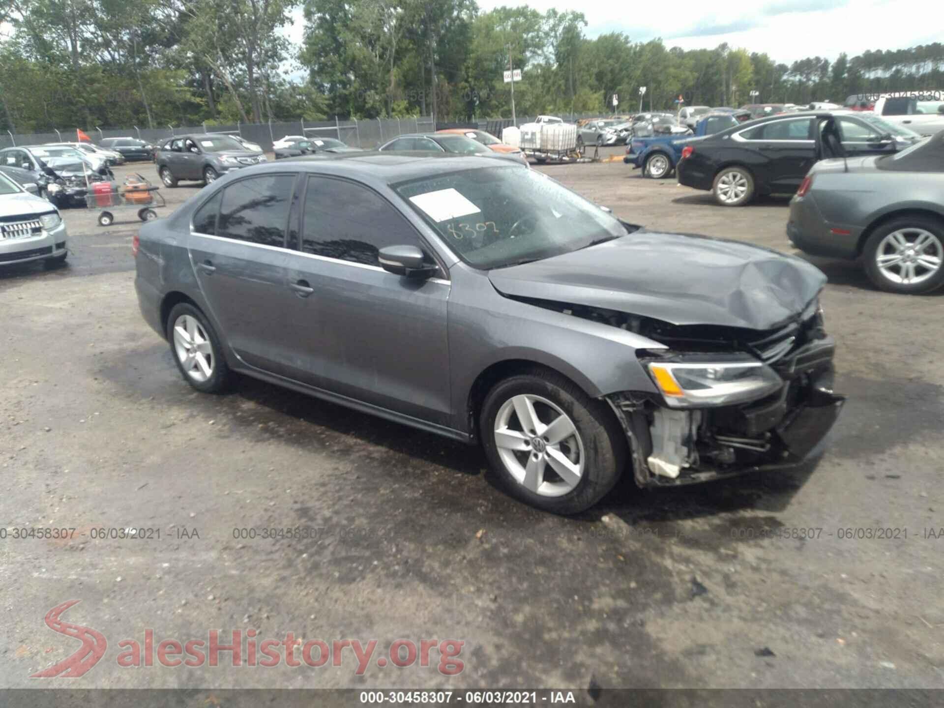 2014 VOLKSWAGEN JETTA SEDAN — VIN 3VWLL7AJ4EM374875