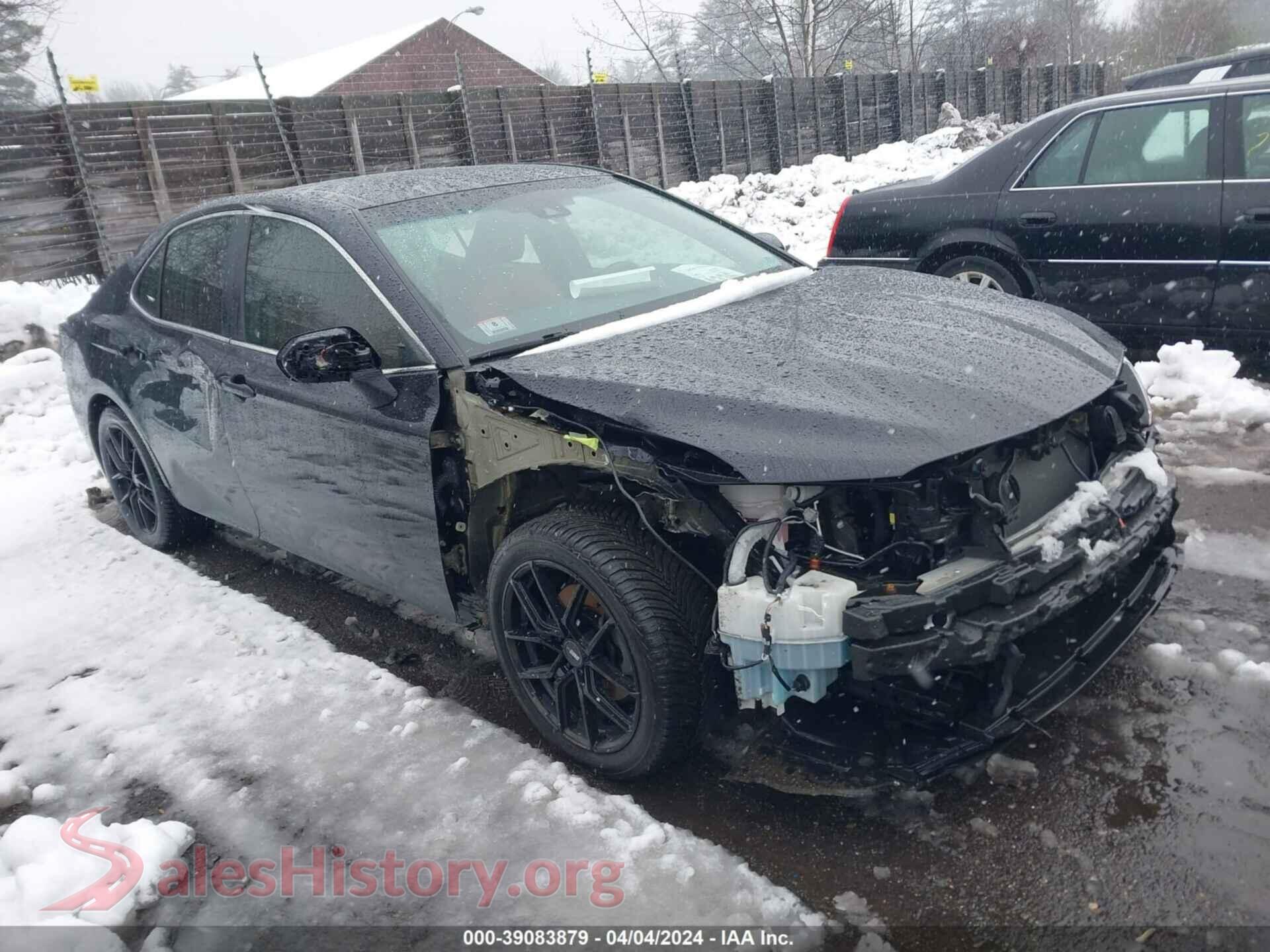 2018 TOYOTA CAMRY — VIN 4T1B11HK1JU576686