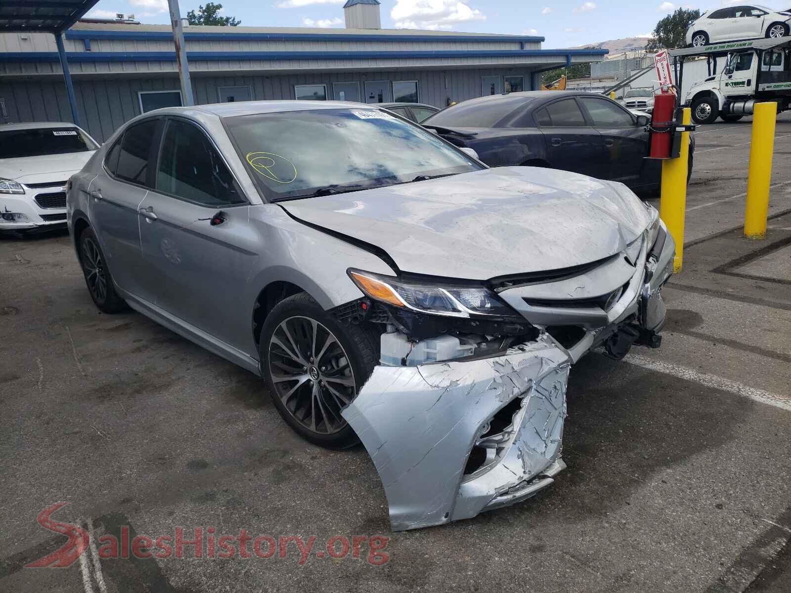 2018 TOYOTA CAMRY — VIN 4T1B11HK1JU612876