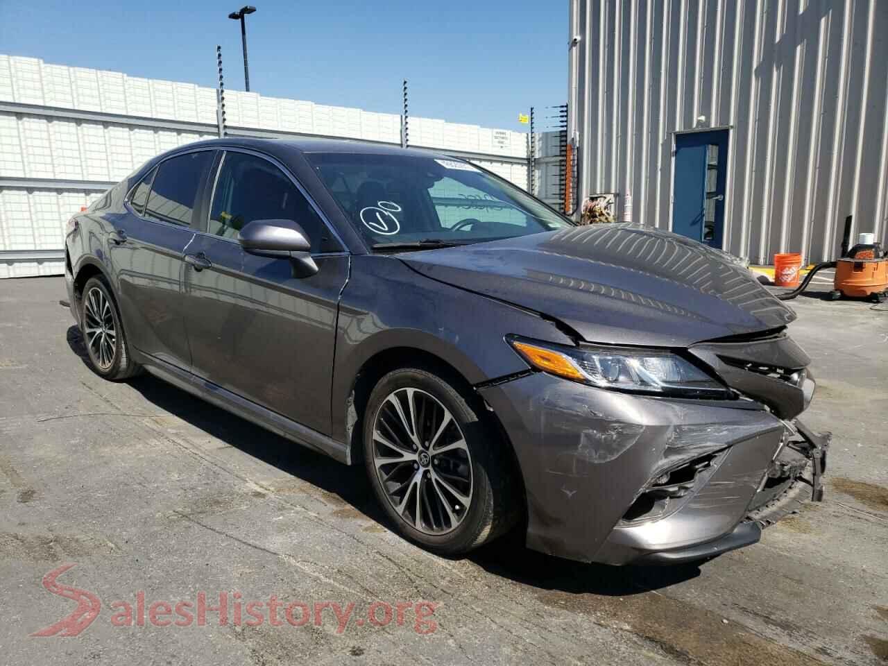 2018 TOYOTA CAMRY — VIN 4T1B11HK2JU116064