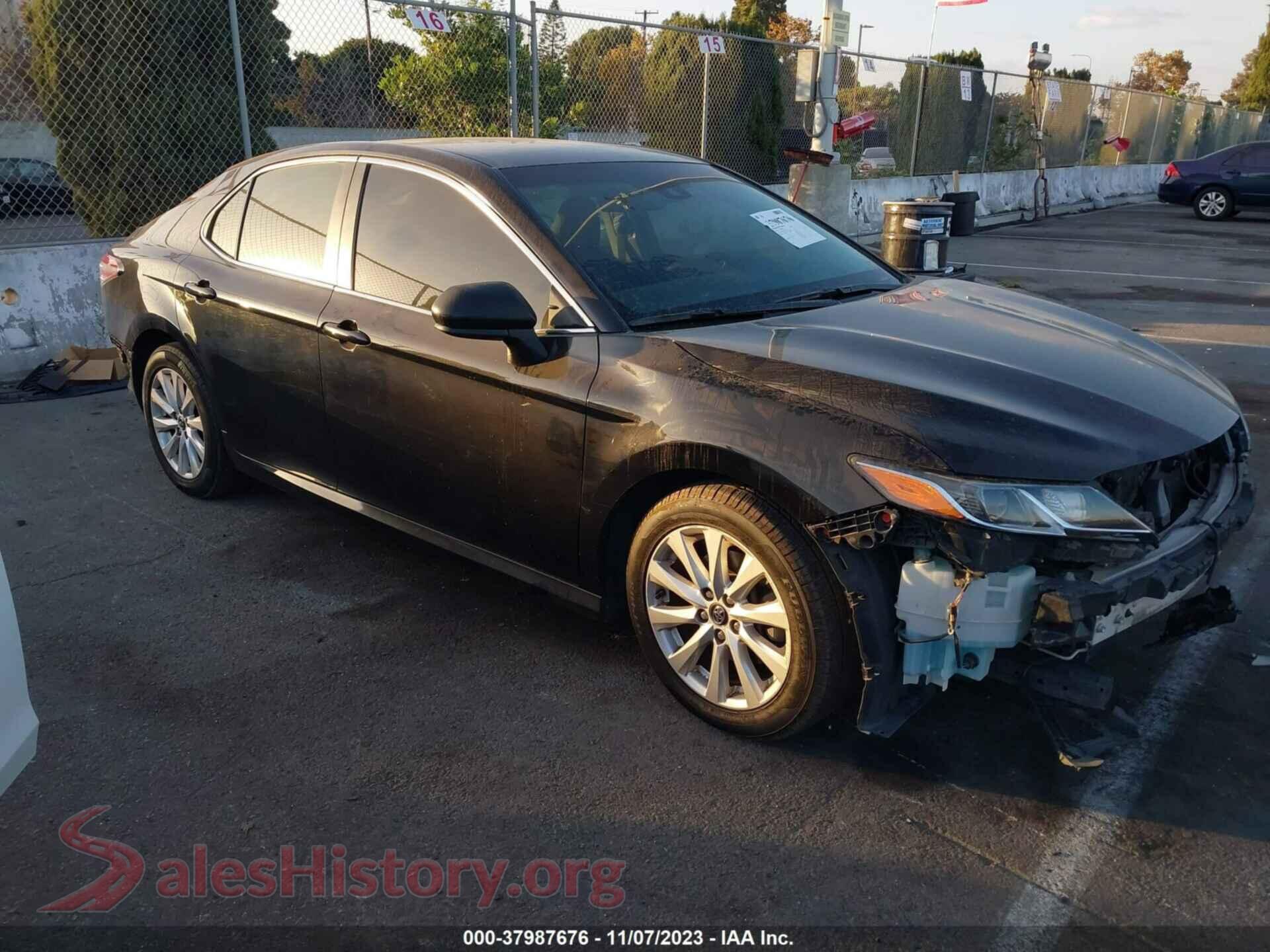 2018 TOYOTA CAMRY — VIN 4T1B11HK2JU500703