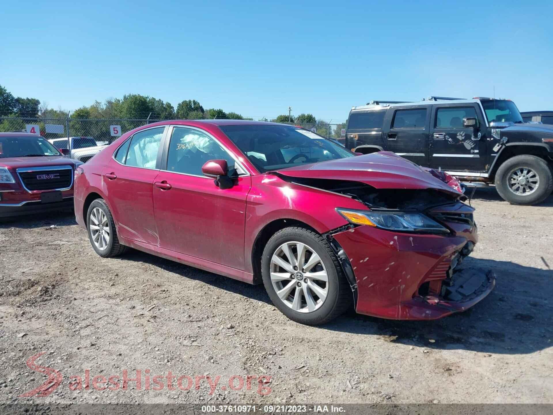 2018 TOYOTA CAMRY — VIN 4T1B11HK2JU555393