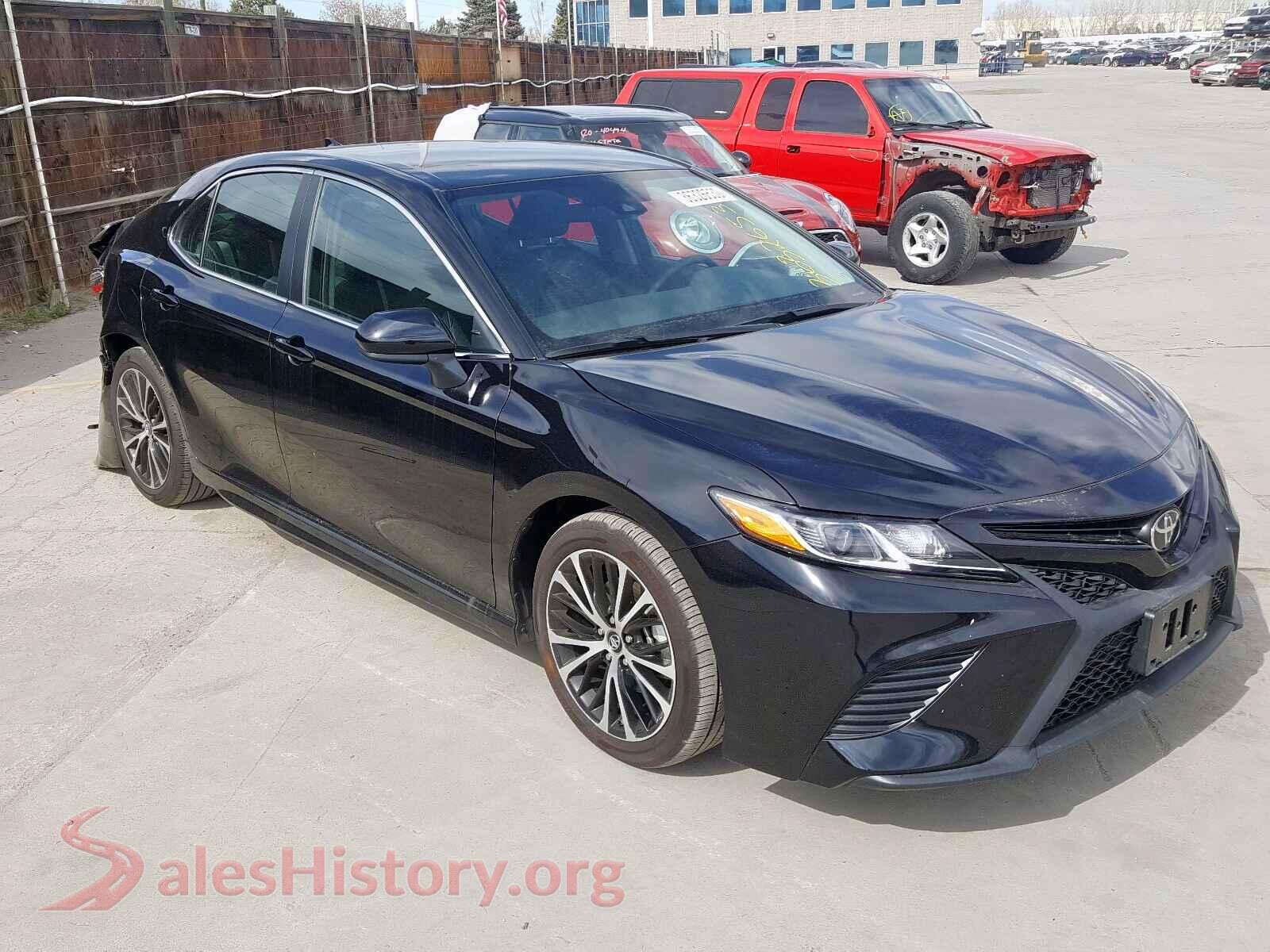 2019 TOYOTA CAMRY — VIN 4T1B11HK2KU703012