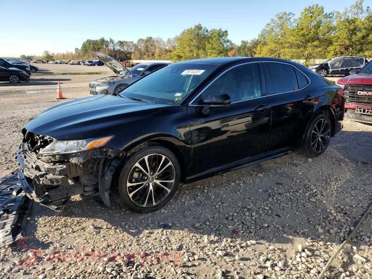 2018 TOYOTA CAMRY — VIN 4T1B11HK5JU586296