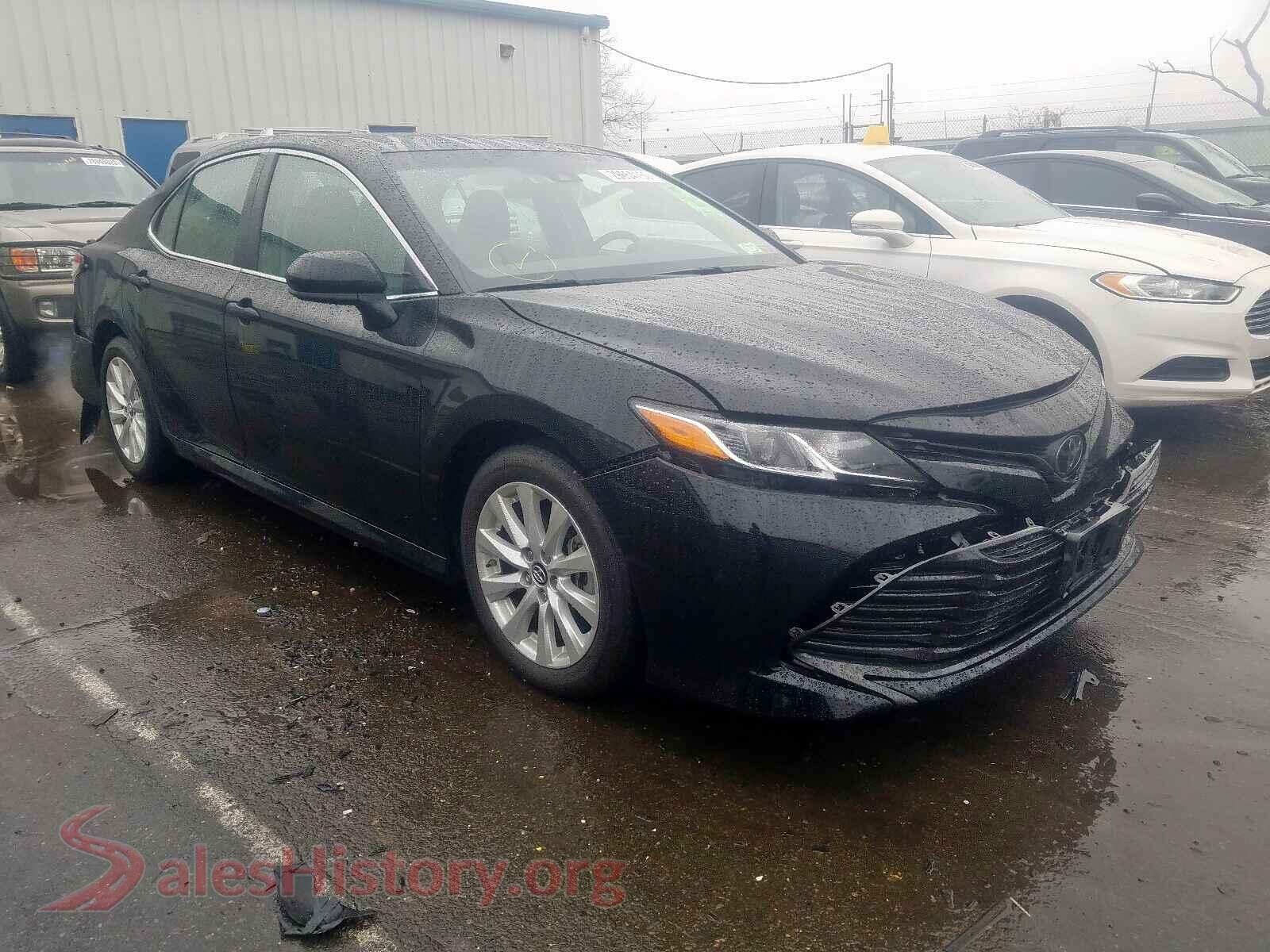 2018 TOYOTA CAMRY — VIN 4T1B11HK8JU588155