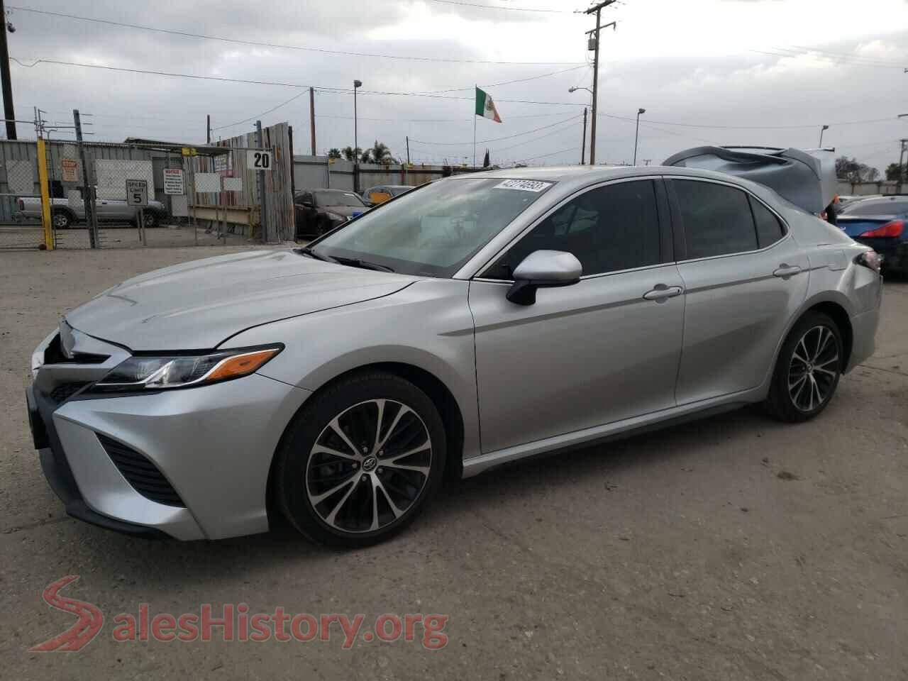 2018 TOYOTA CAMRY — VIN 4T1B11HK8JU653649