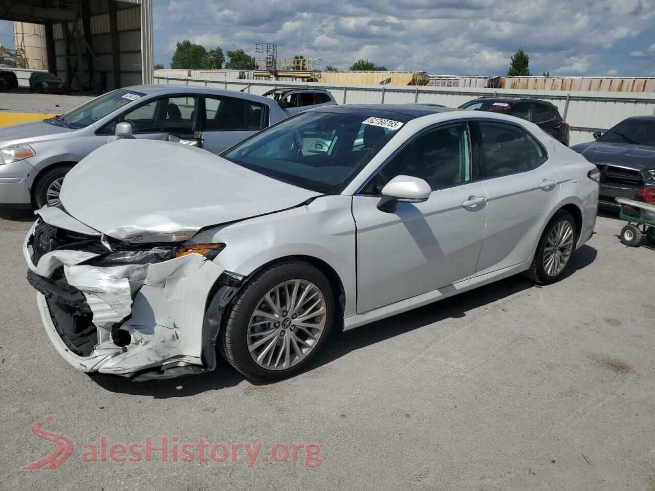 2019 TOYOTA CAMRY — VIN 4T1B11HK8KU716122