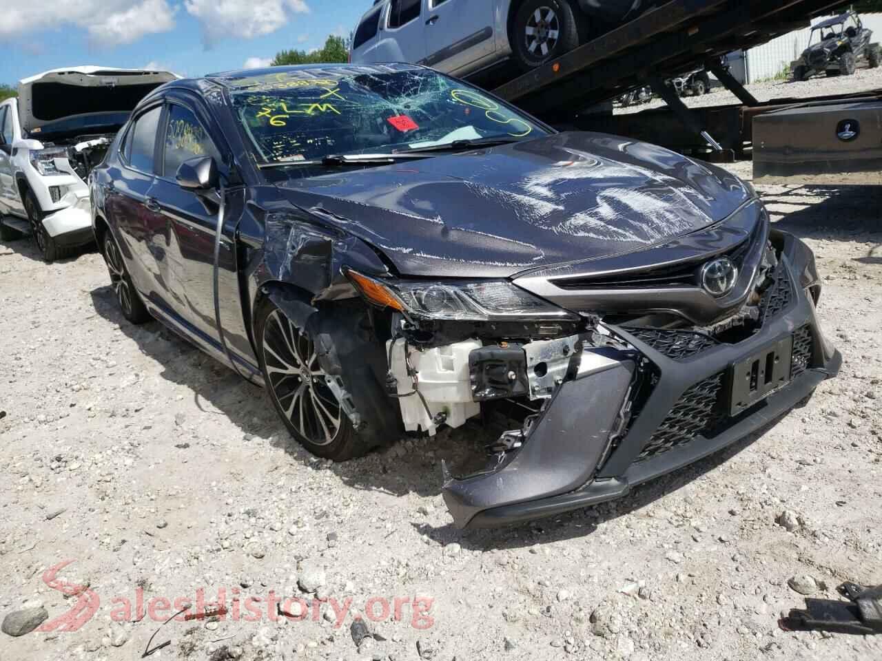 2018 TOYOTA CAMRY — VIN 4T1B11HKXJU137535