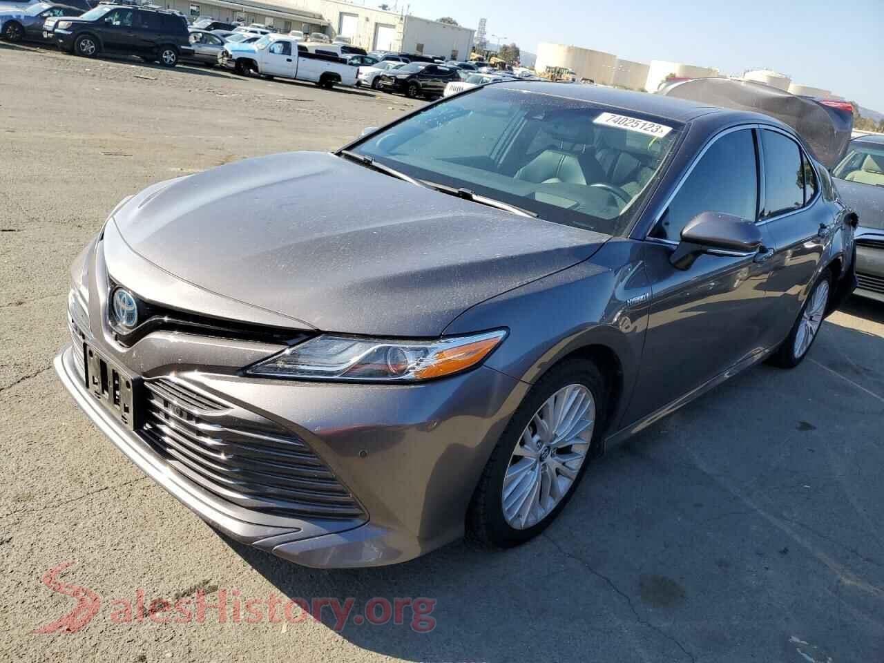 2018 TOYOTA CAMRY — VIN 4T1B21HKXJU009857