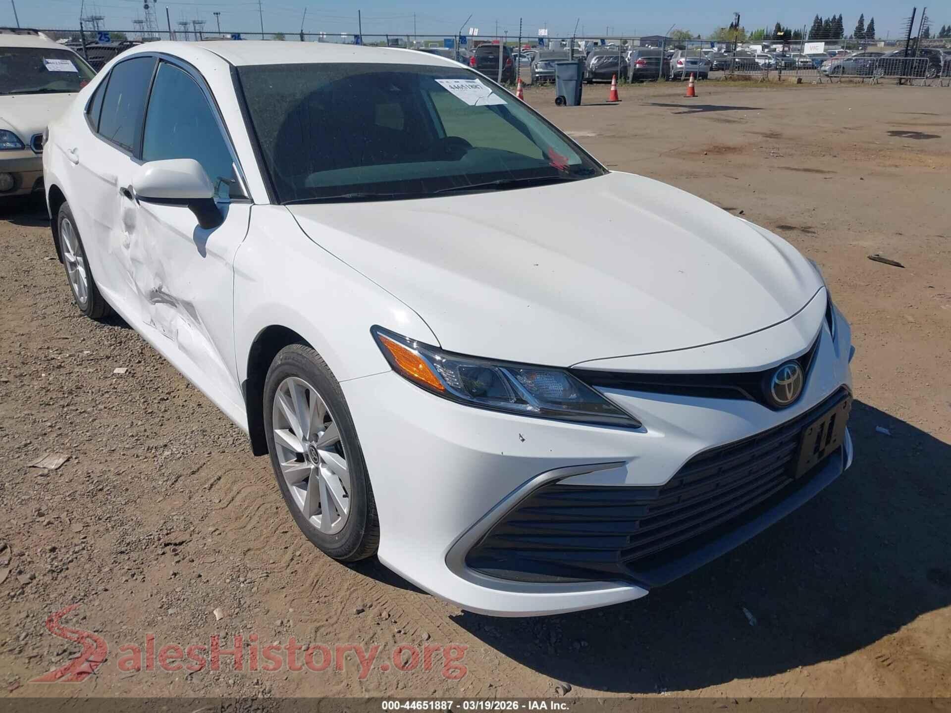 2022 TOYOTA CAMRY — VIN 4T1C11AK5NU062697