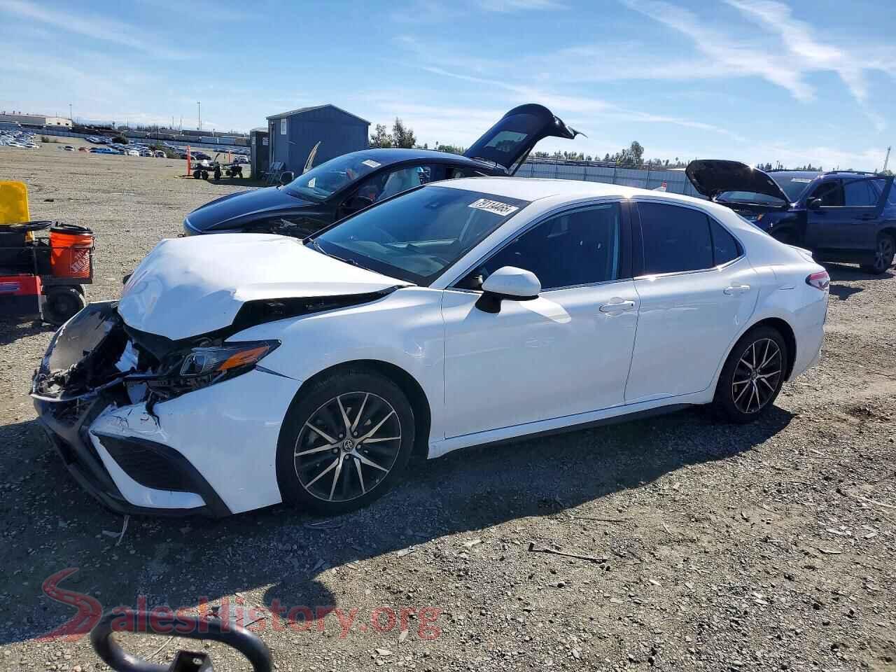 2021 TOYOTA CAMRY — VIN 4T1G11AK2MU613605