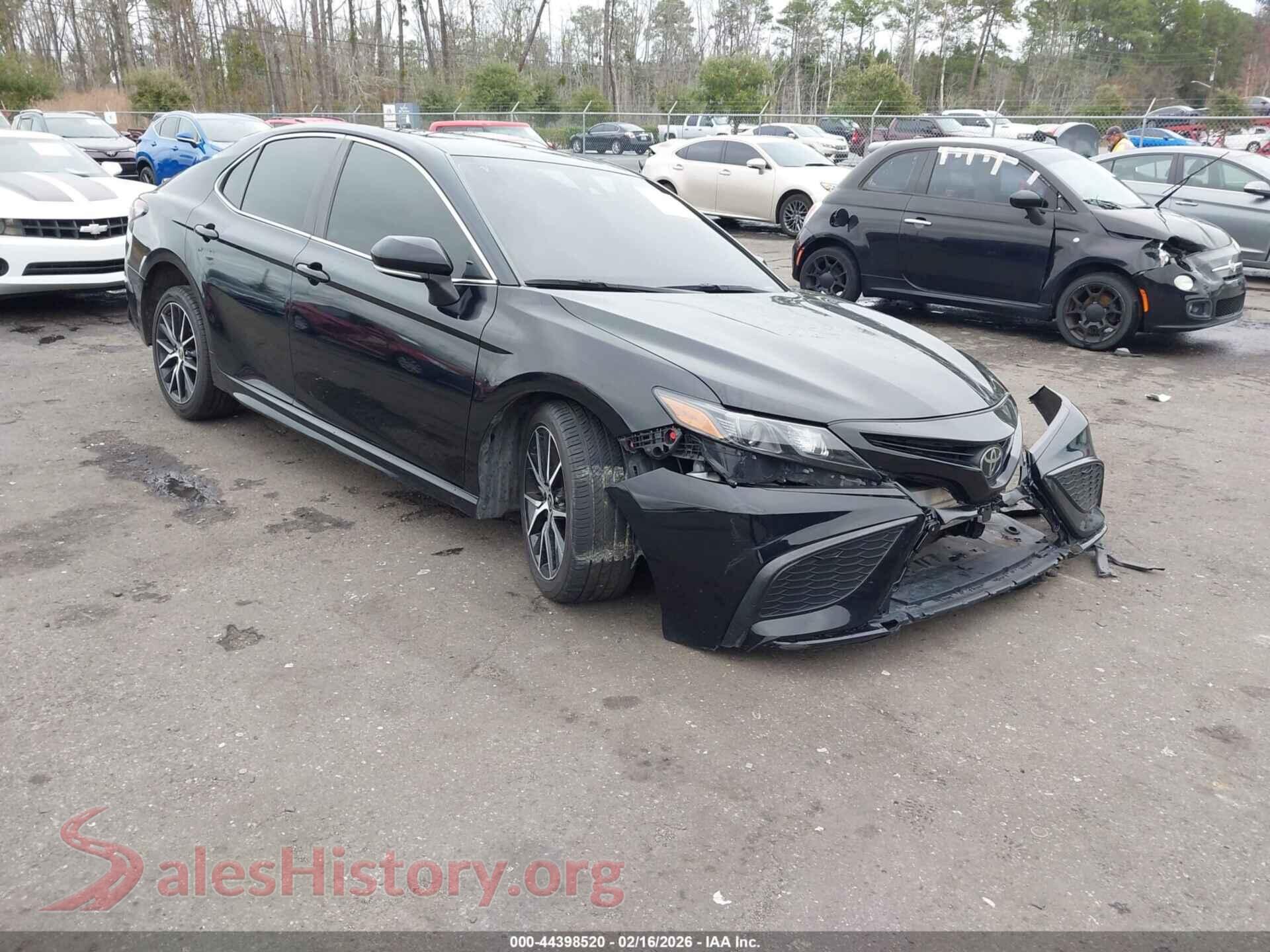 2022 TOYOTA CAMRY — VIN 4T1G11AK5NU628892