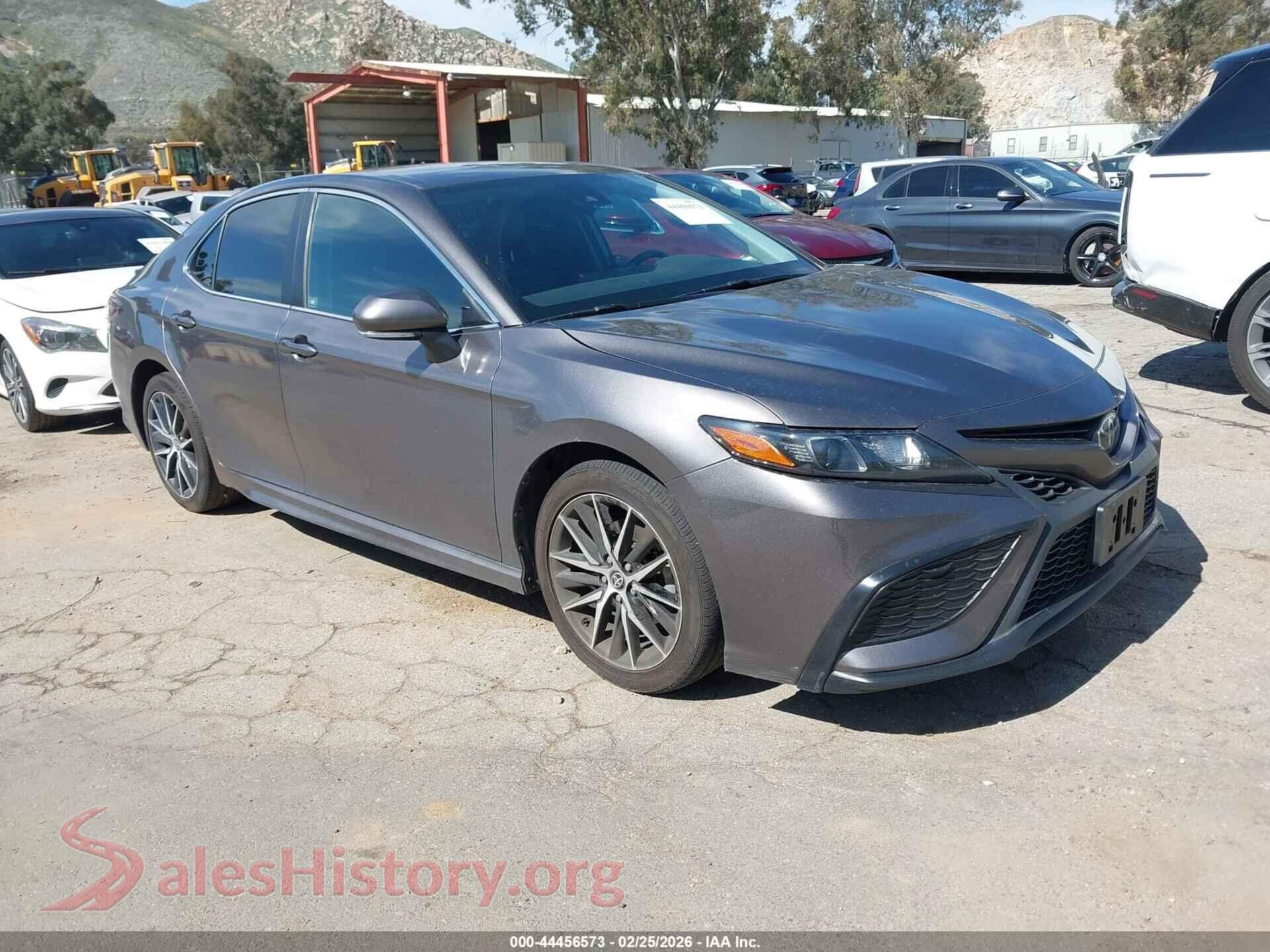 2022 TOYOTA CAMRY — VIN 4T1G11AK8NU036645