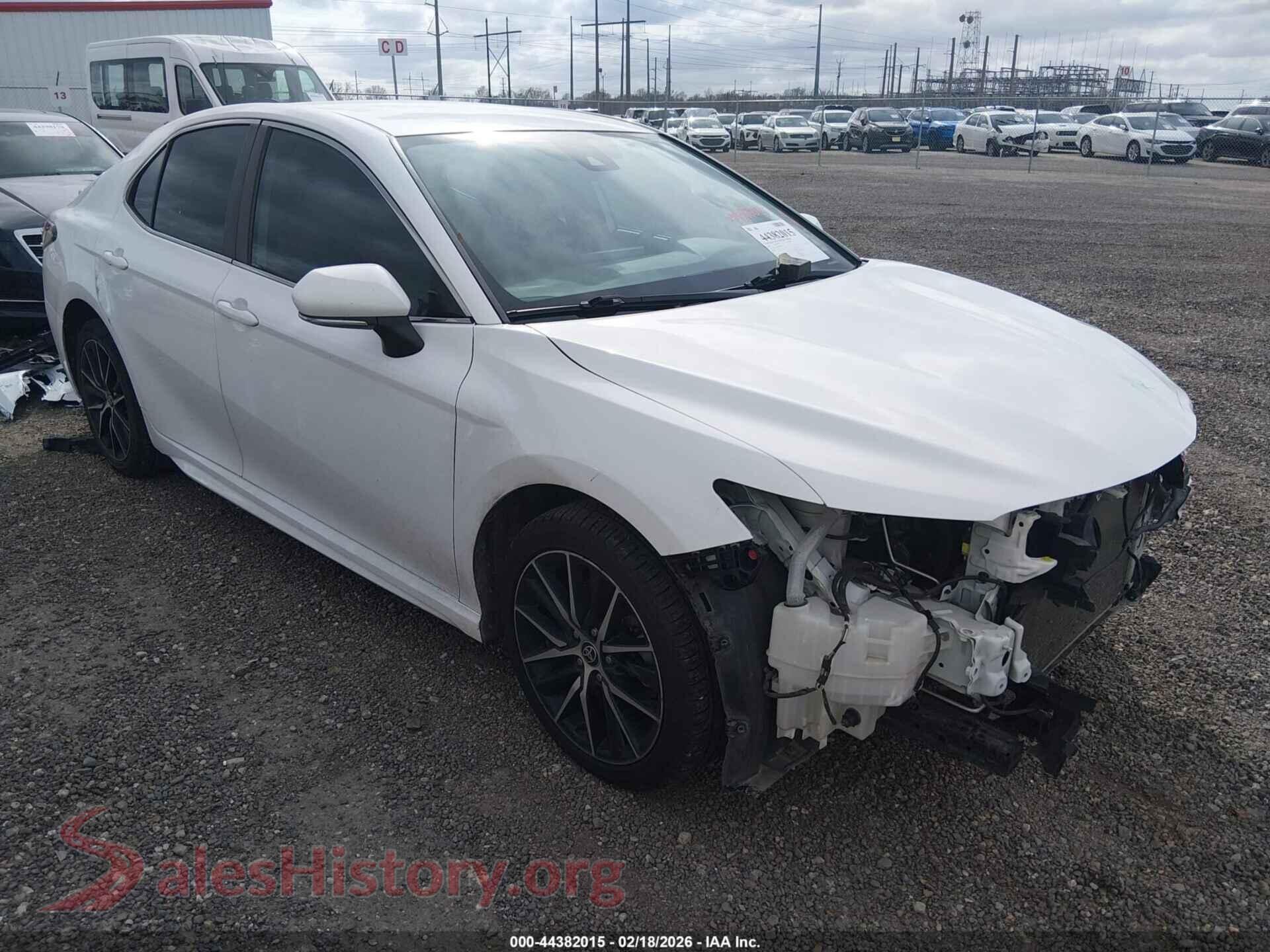 2022 TOYOTA CAMRY — VIN 4T1G11AK8NU688200