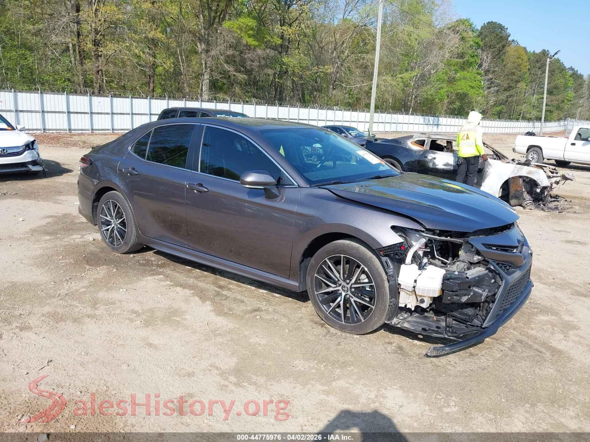 2024 TOYOTA CAMRY — VIN 4T1G11AK9RU844329