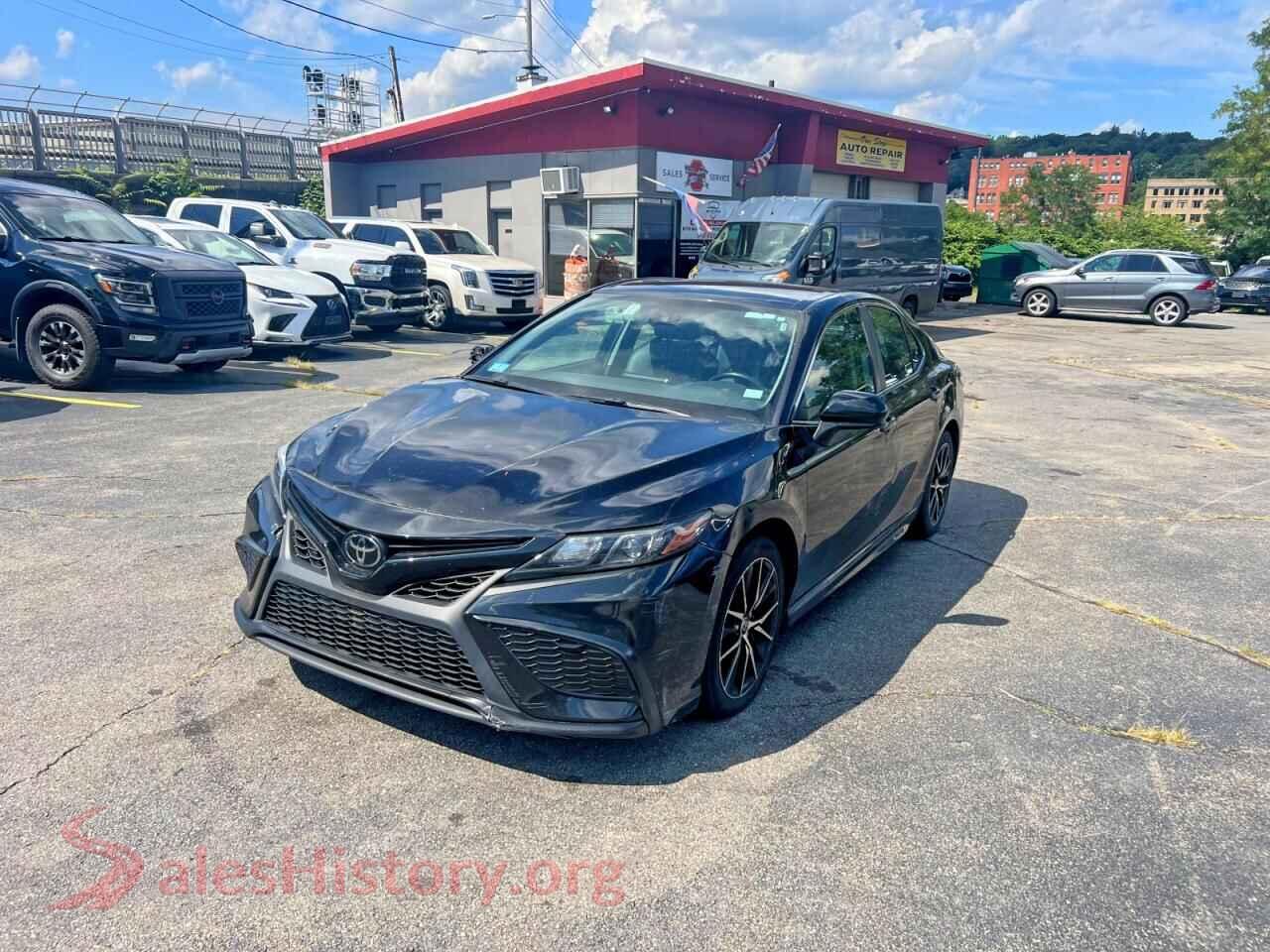 2021 TOYOTA CAMRY — VIN 4T1G11AKXMU589392
