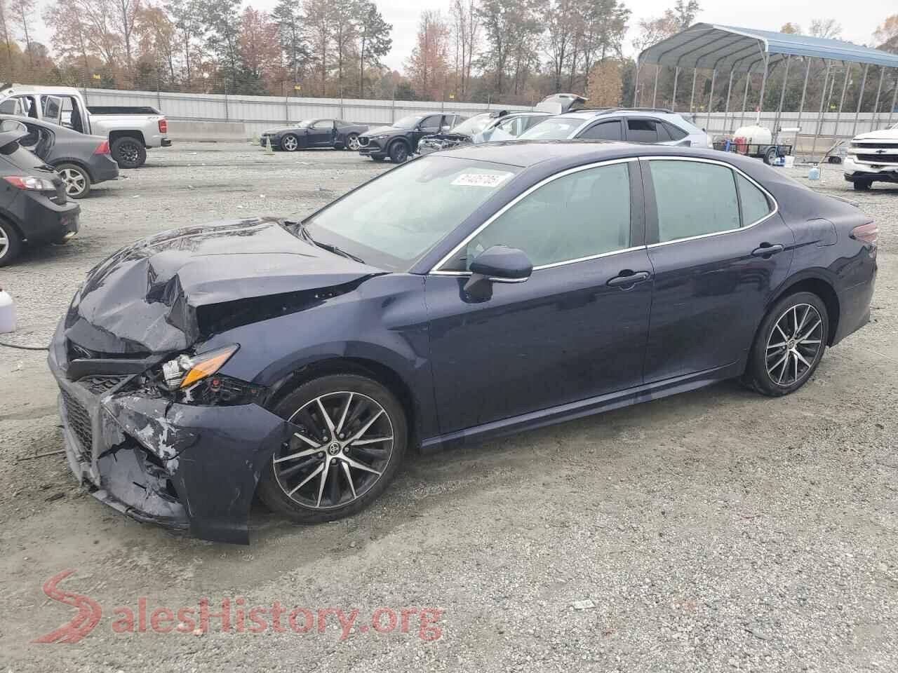 2022 TOYOTA CAMRY — VIN 4T1G11AKXNU684570