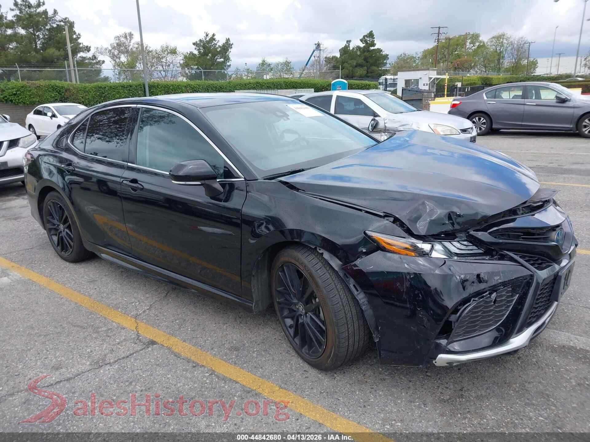 2022 TOYOTA CAMRY — VIN 4T1K31AK5NU577902