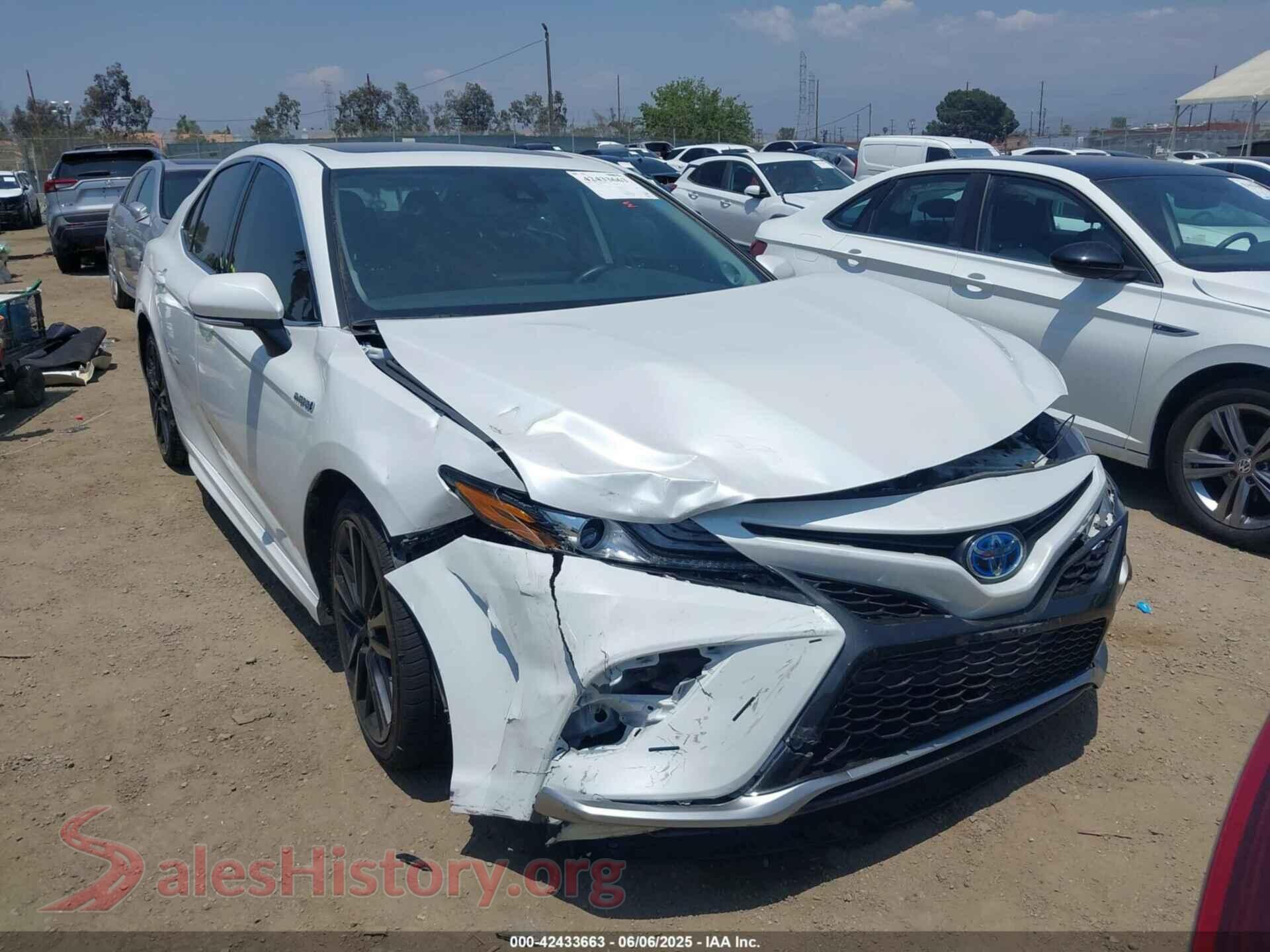 2021 TOYOTA CAMRY — VIN 4T1K31AK7MU550392
