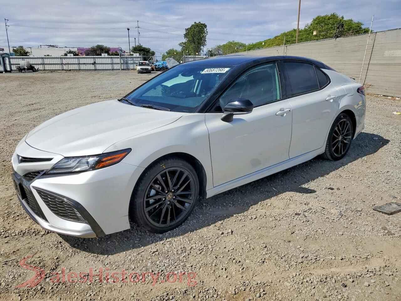2022 TOYOTA CAMRY — VIN 4T1K31AK7NU045230