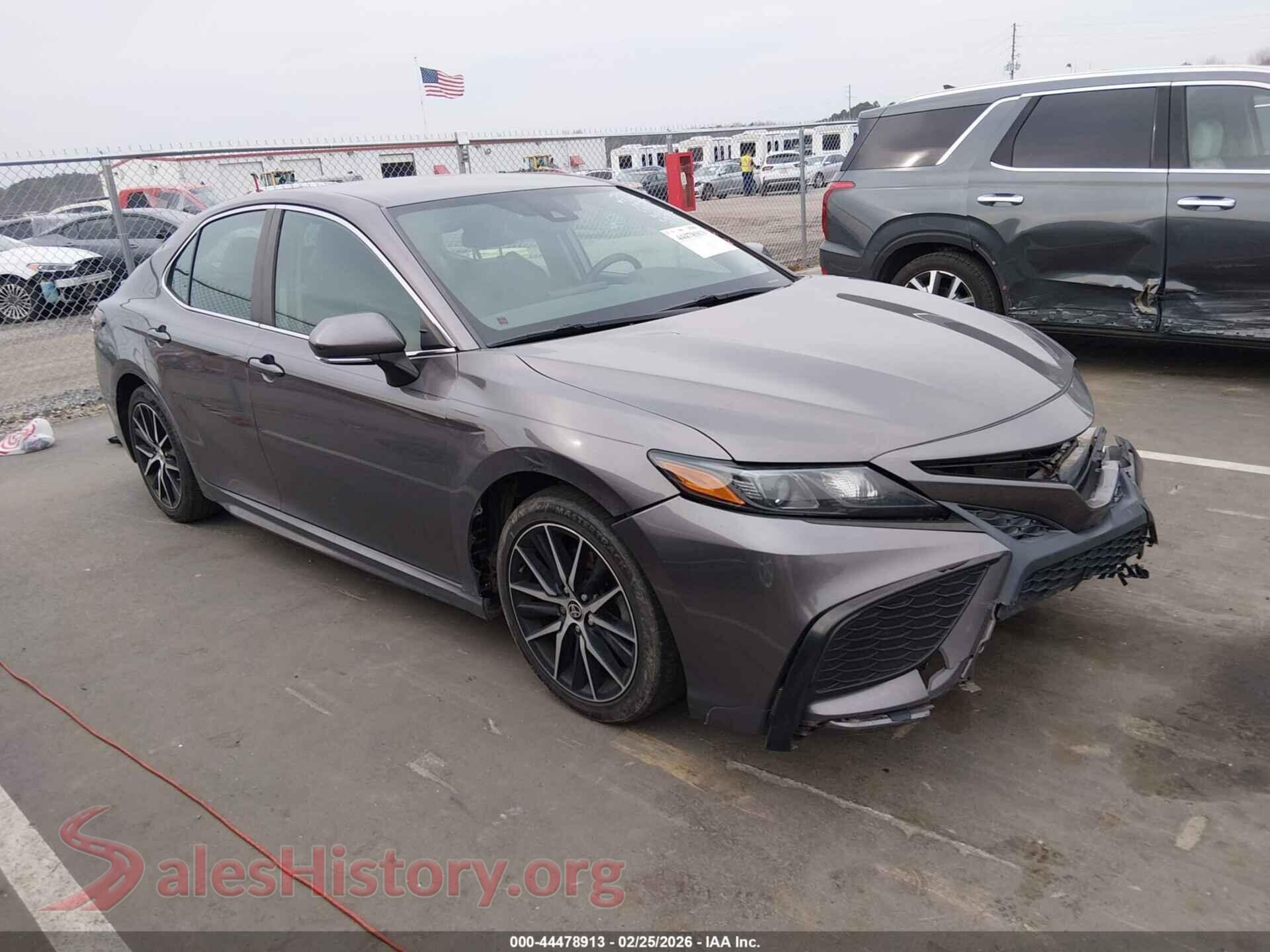 2022 TOYOTA CAMRY — VIN 4T1T11AK3NU638593
