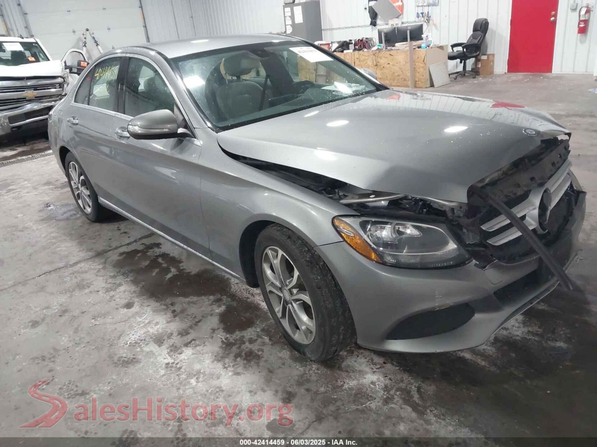 2015 MERCEDES-BENZ C 300 — VIN 55SWF4JB6FU088139