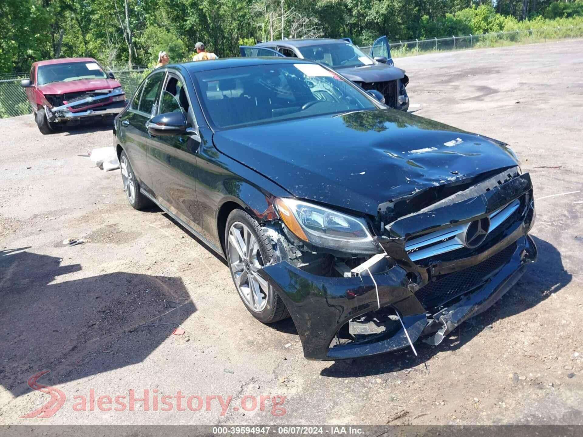2018 MERCEDES-BENZ C 300 — VIN 55SWF4JBXJU249567