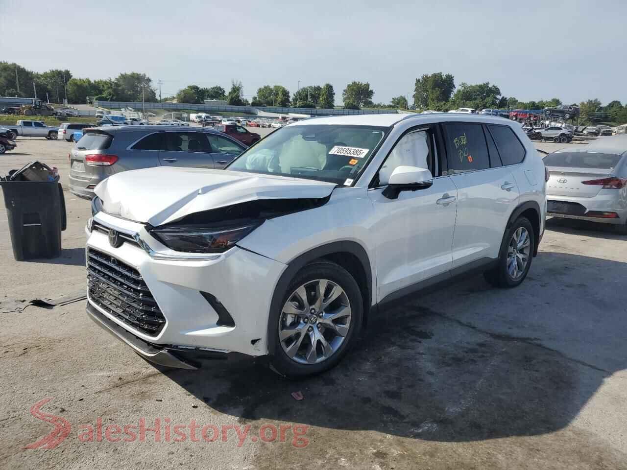 2025 TOYOTA GRAND HIGH — VIN 5TDACAB59SS046422
