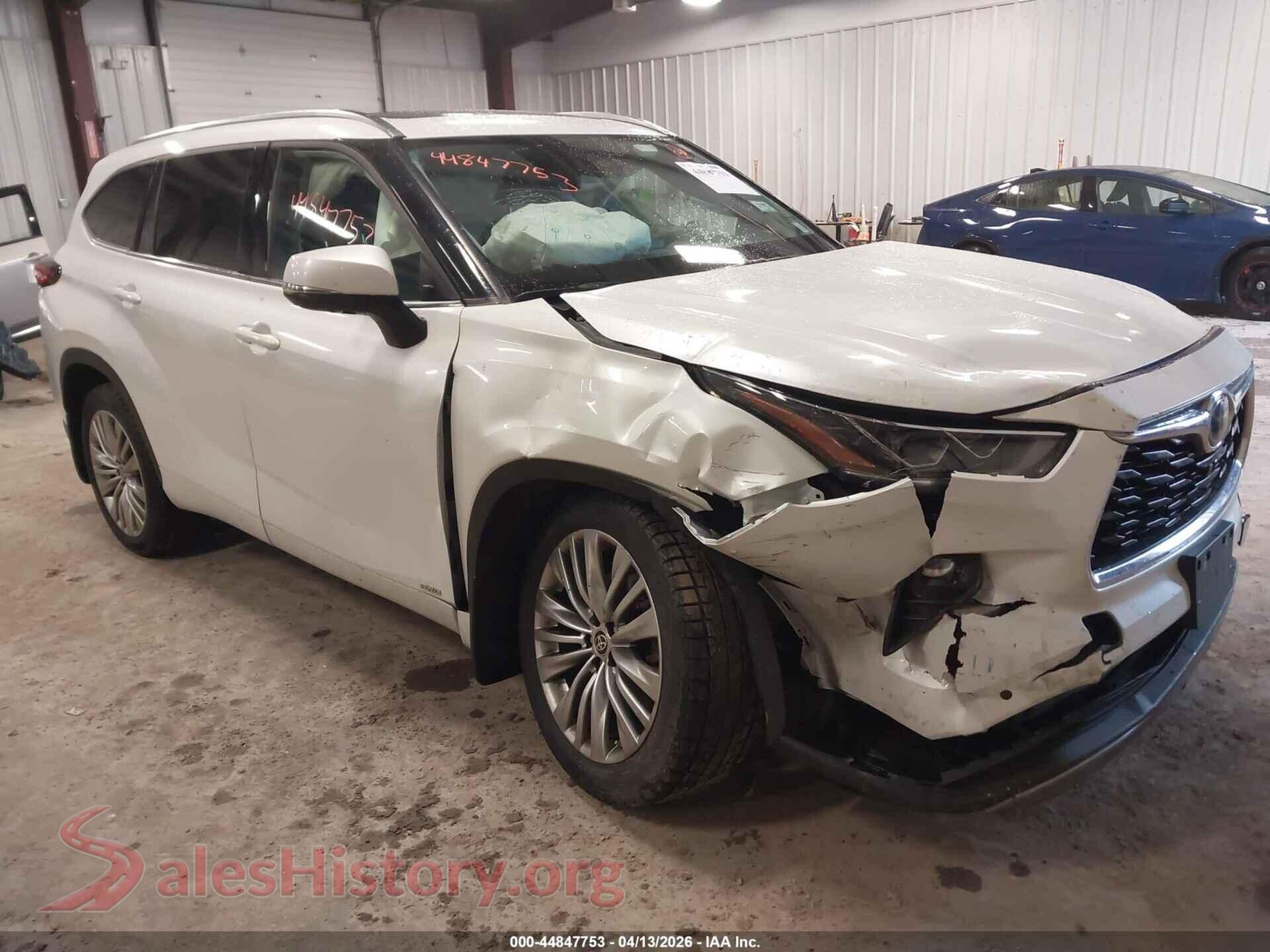 2022 TOYOTA HIGHLANDER — VIN 5TDEBRCH6NS090958