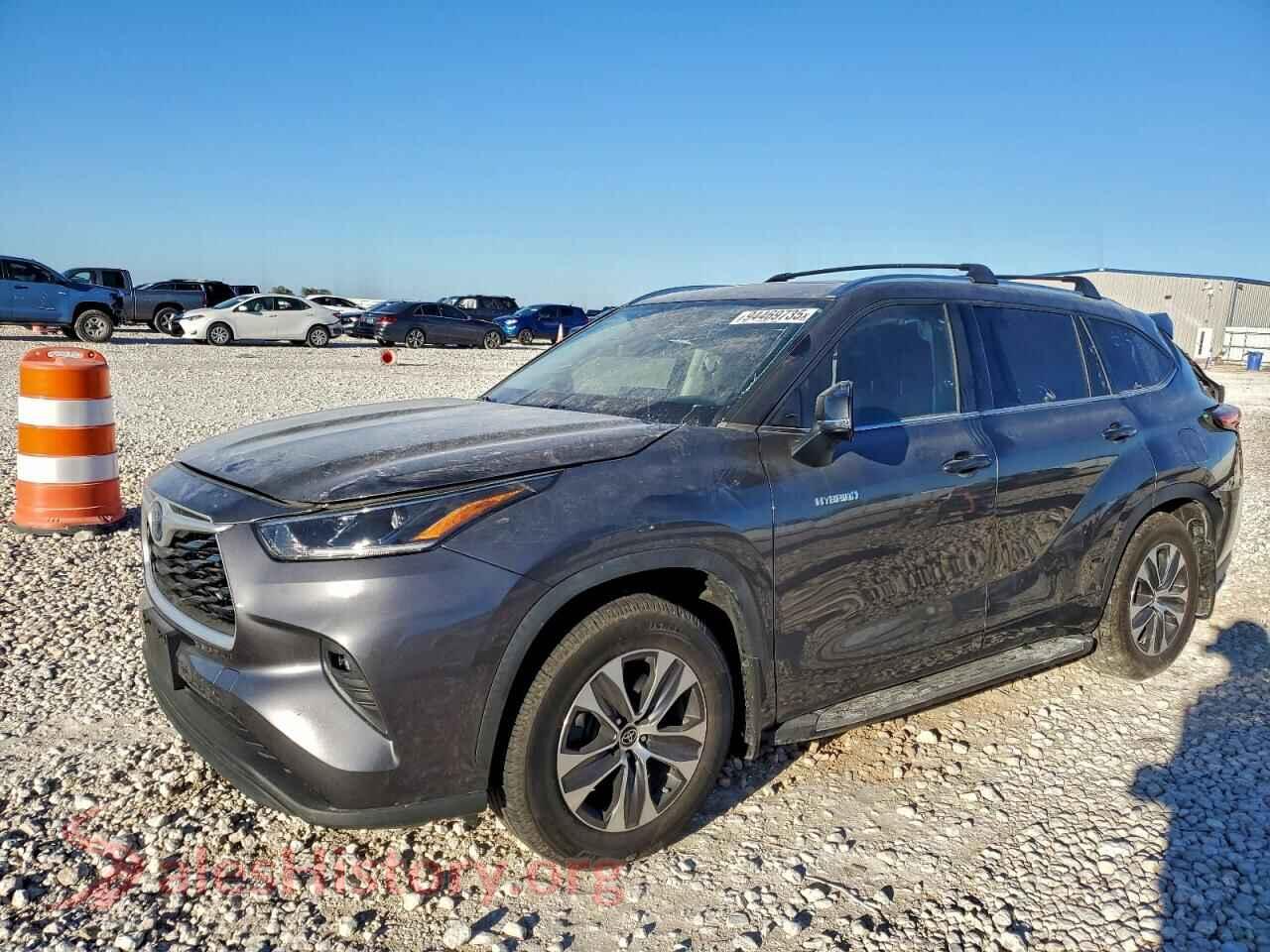 2021 TOYOTA HIGHLANDER — VIN 5TDGARAHXMS011692