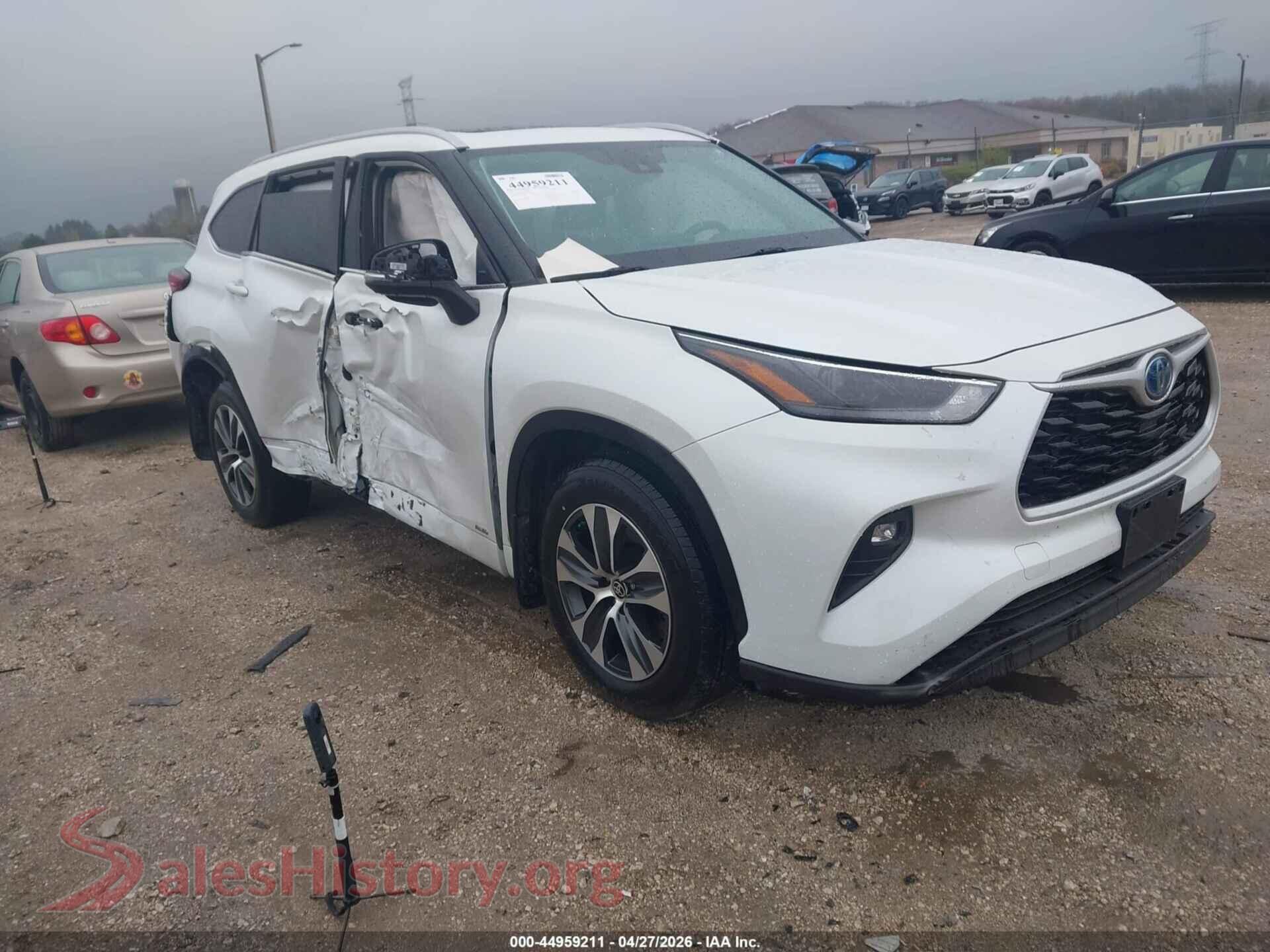 2022 TOYOTA HIGHLANDER — VIN 5TDGBRCH1NS556157
