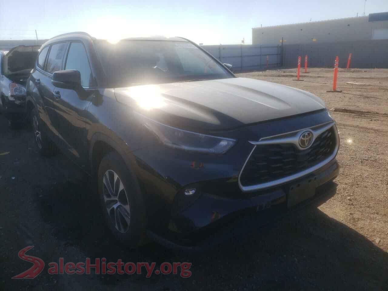2021 TOYOTA HIGHLANDER — VIN 5TDHZRBH9MS556052