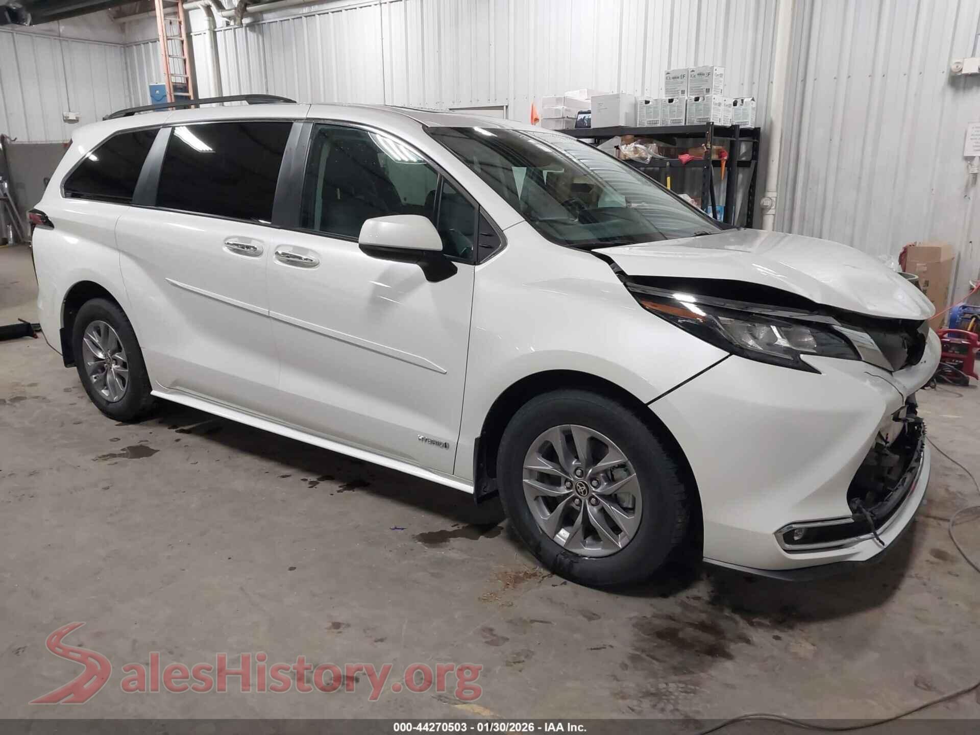 2021 TOYOTA SIENNA — VIN 5TDJRKEC8MS051936