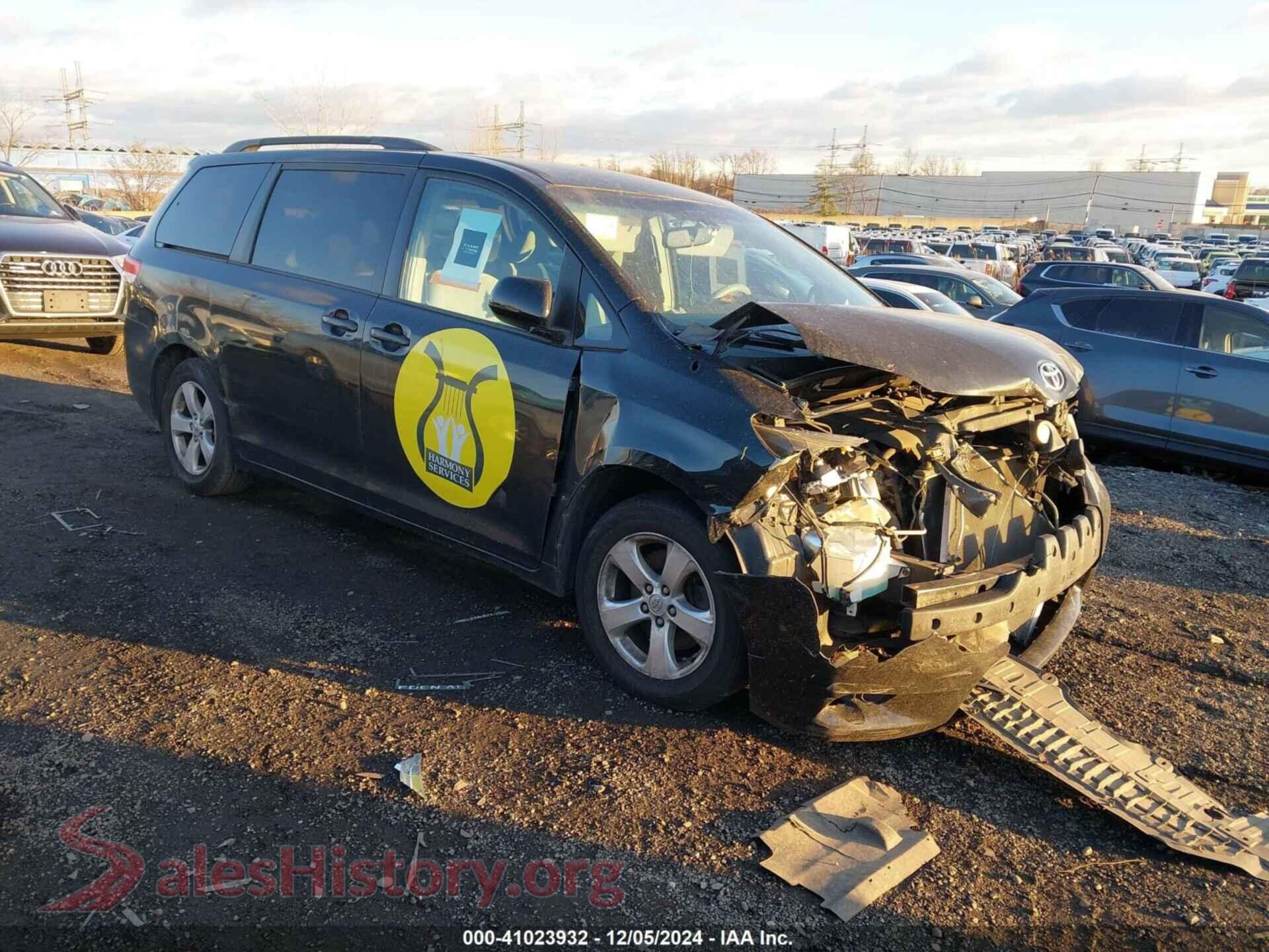 2013 TOYOTA SIENNA — VIN 5TDKK3DC7DS378862