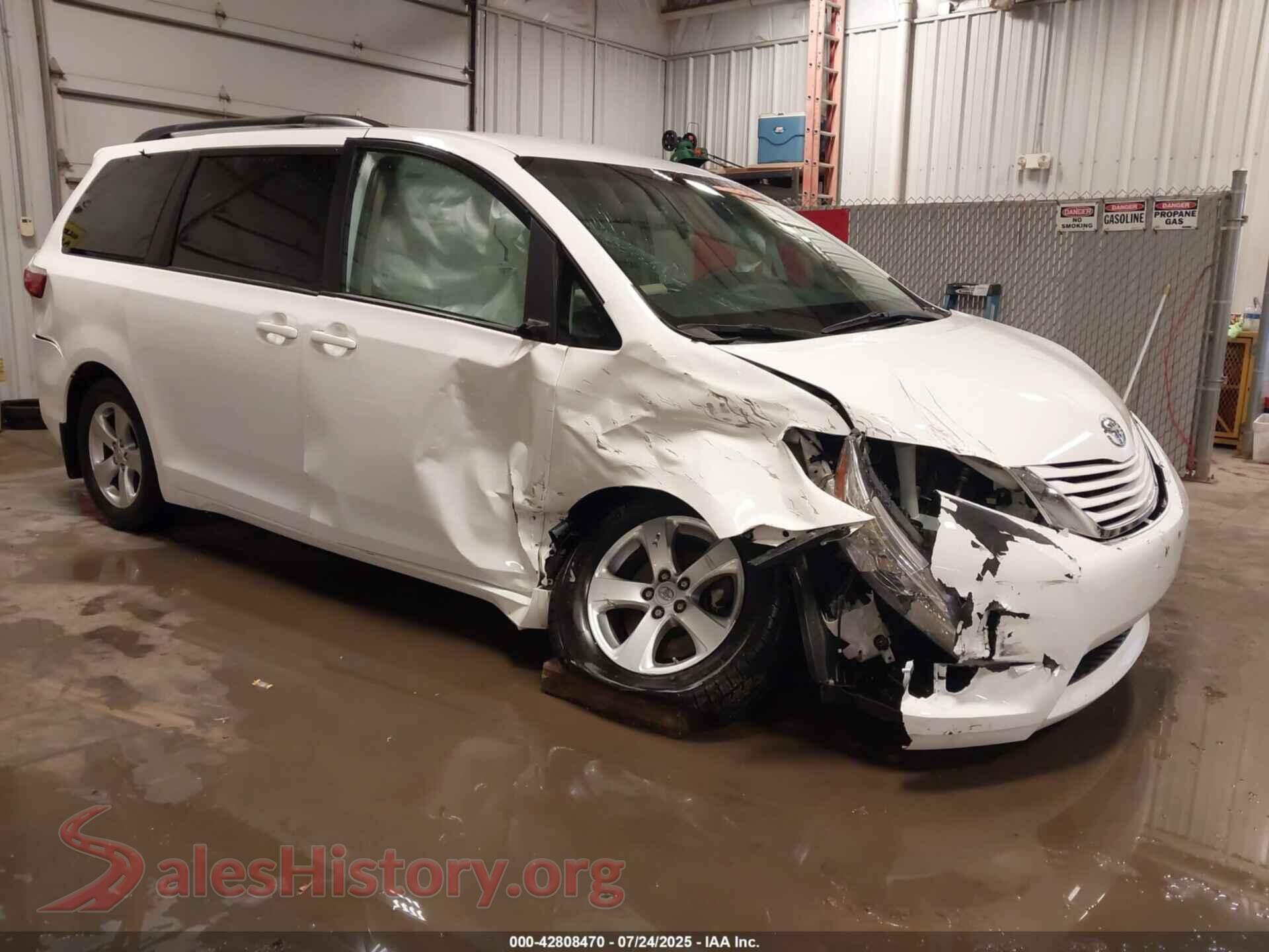 2015 TOYOTA SIENNA — VIN 5TDKK3DC9FS616844